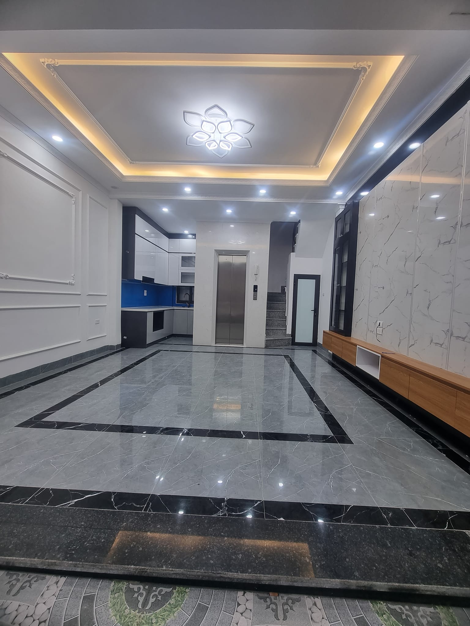 TÒA NHÀ 7 TẦNG THANG MÁY- LÔ GÓC - OTO ĐỖ TRONG NHÀ - SÁT PHỐ KINH DOANH ĐỈNH DT 58M GIÁ 15,5 TỶ