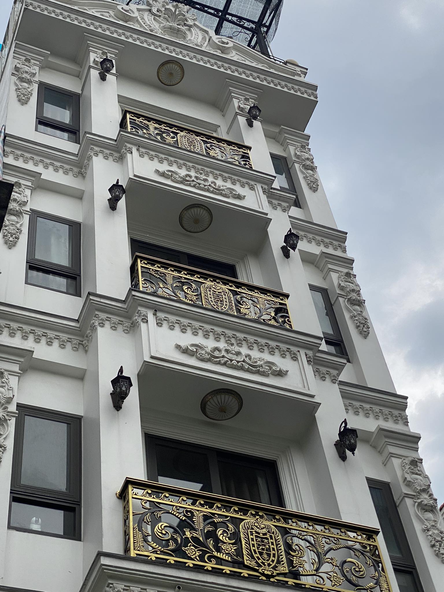 NHÀ SÀI ĐỒNG, MỚI XÂY DỰNG HIỆN ĐẠI,58M2,5 TẦNG,THANG MÁY XỊN SÒ,LÔ GÓC 2 MẶT THOÁNG,6,5 TỶ.