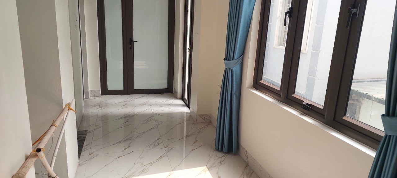 Cần cho thuê nhà tại Thạch Bàn ô tô đỗ trong nhà, nhà rộng 80m2.