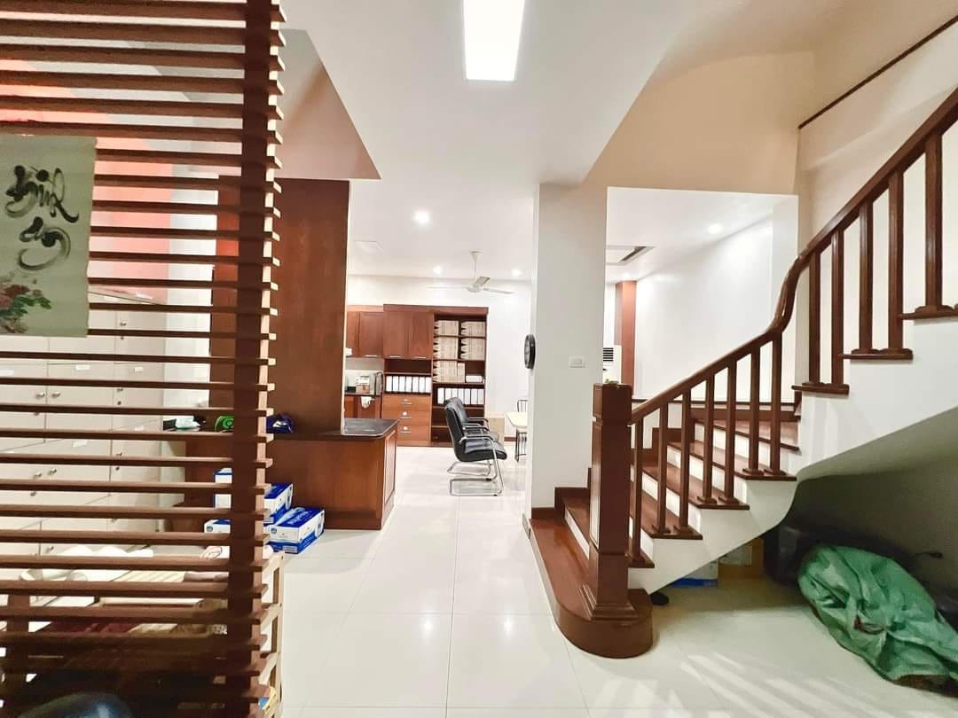 BÁN NHANH NHÀ BỒ ĐỀ, LONG BIÊN,5 TẦNG,MẶT TIỀN RỘNG,NHỈNH 6 TỶ..