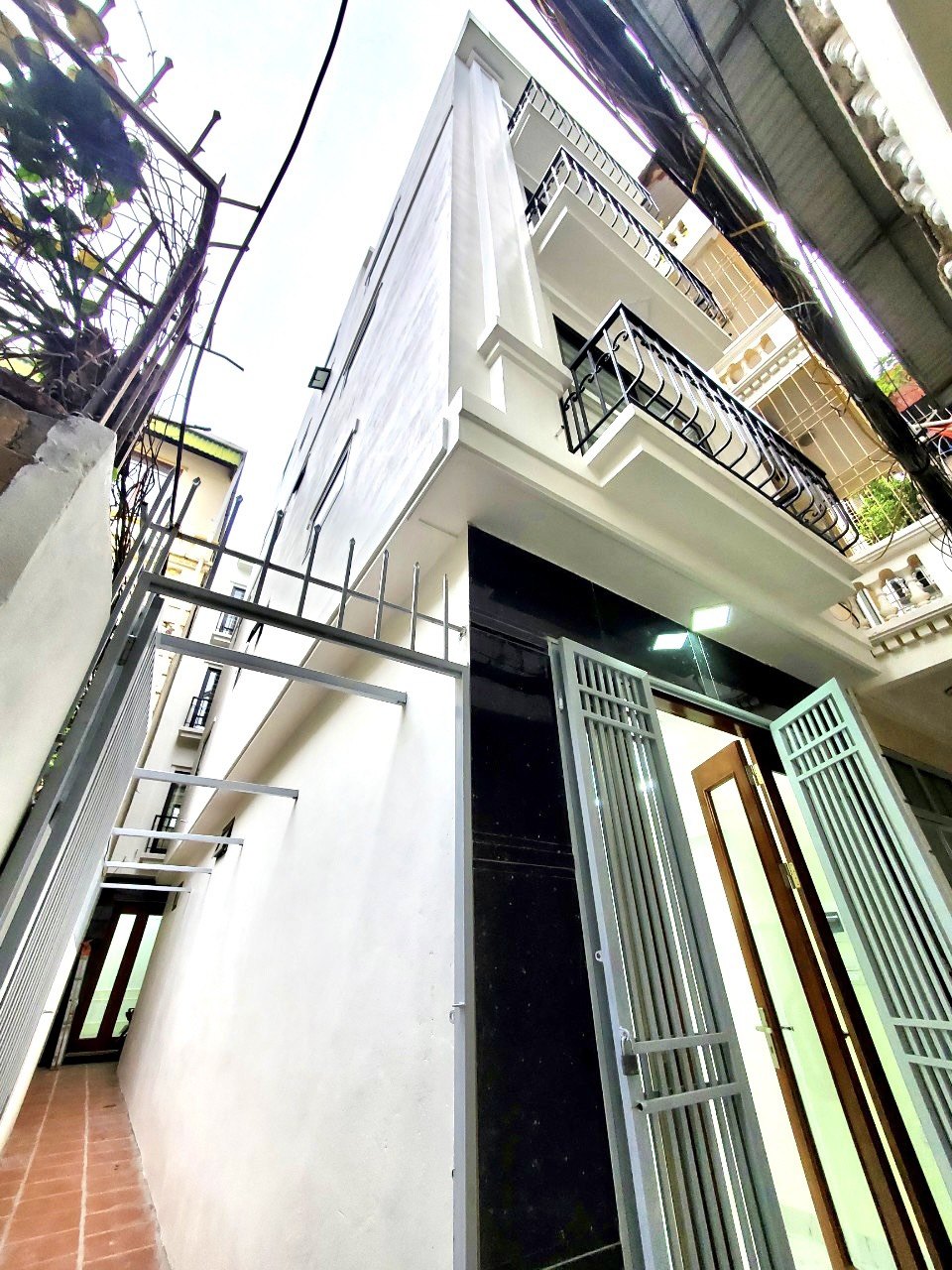 Cần bán gấp nhà mới xây 5tầng sát mặt đường Minh Khai nhỉnh 4tỷ rộng 44m2.