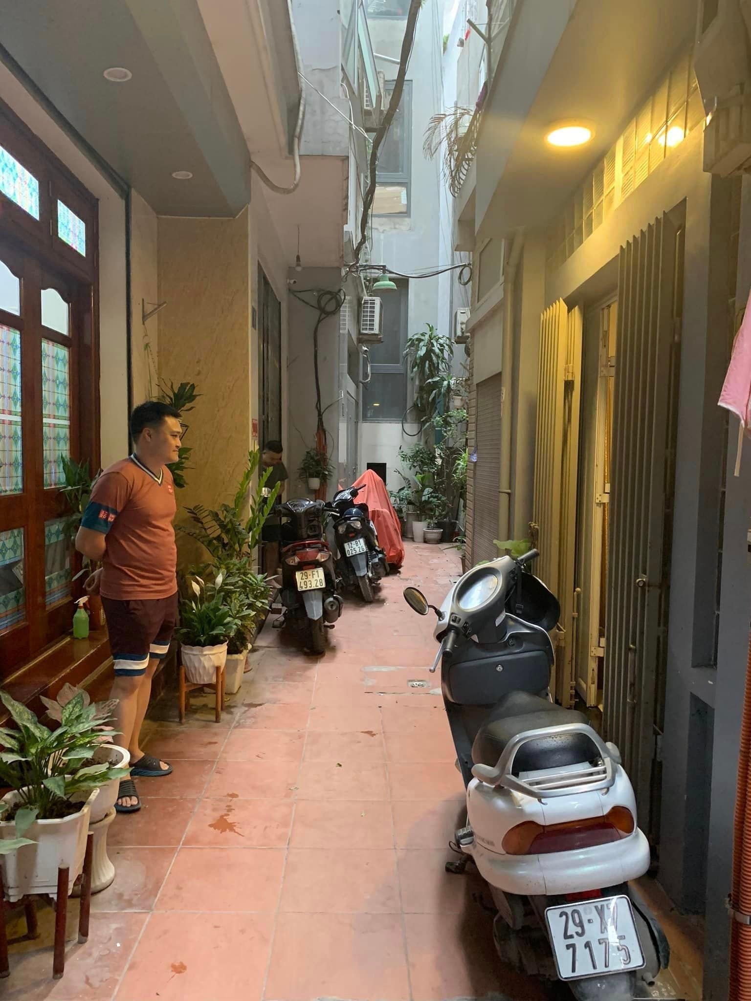 NGÕ 55, THỤY KHUÊ, TÂY HỒ- GẦN PHỐ: 42M X4t, MT 3,7M, GIÁ 6,5 TỶ