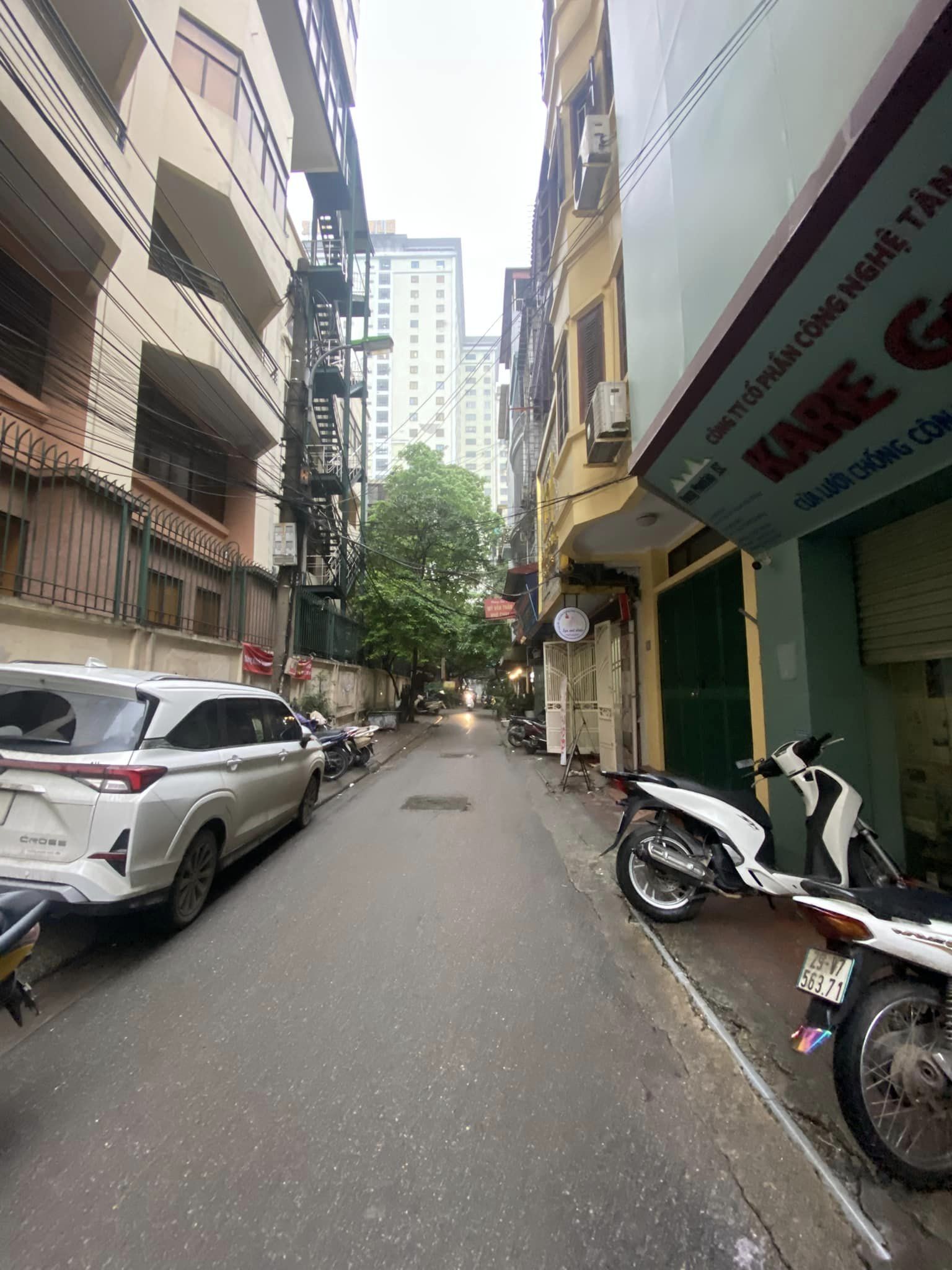 Cần tiền Bán Nhà Phố Vip Huỳnh Thúc Kháng Dt 39m2 3 tầng Mt 3.8m Giá 9.4 tỷ Đống Đa