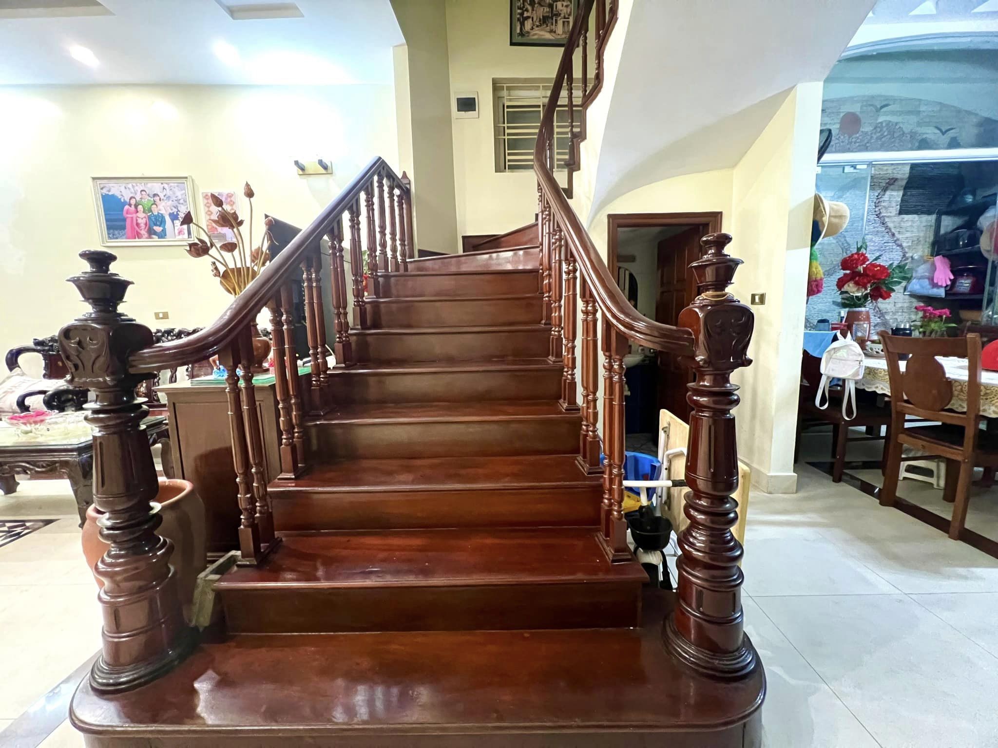 Siêu Phẩm Trần Quốc Hoàn 41m2X5T, phân lô,2 thoáng, ôtô tránh 7.8 tỷ.