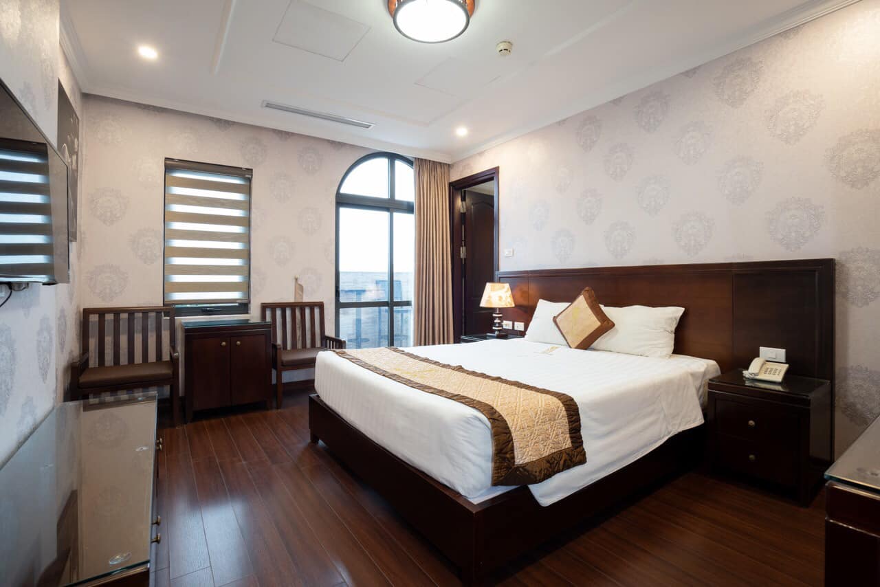 KHÁCH SẠN TRUNG TÂM QUẬN HAI BÀ - MẶT PHỐ - 9 TẦNG NỔI - 1 HẦM - THANG MÁY.