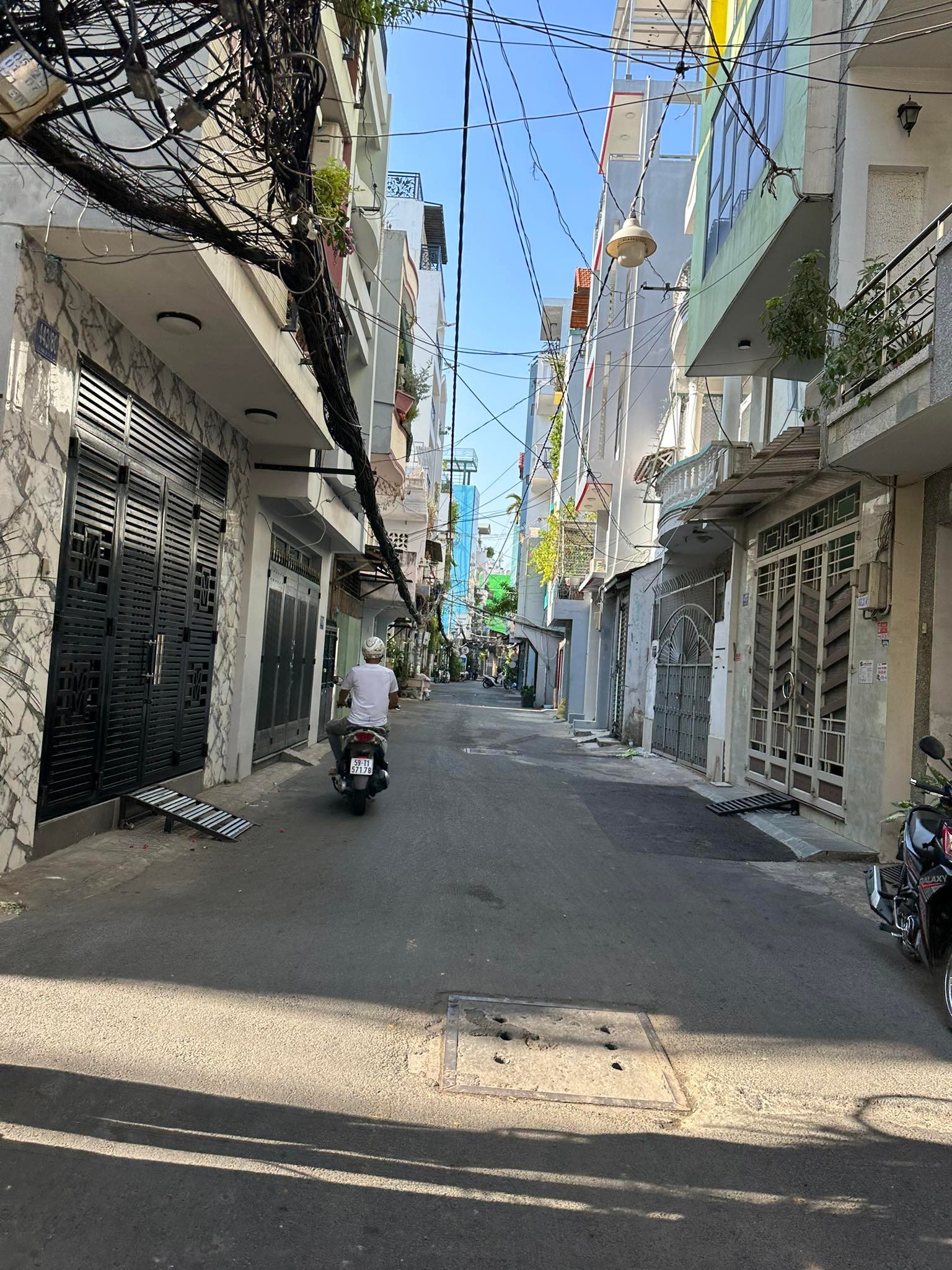 Bán gấp, Nhà Lê Văn Sỹ, Q3, 4 tầng ở ngay DTSD 65m2 nhỉnh 2 tỷ