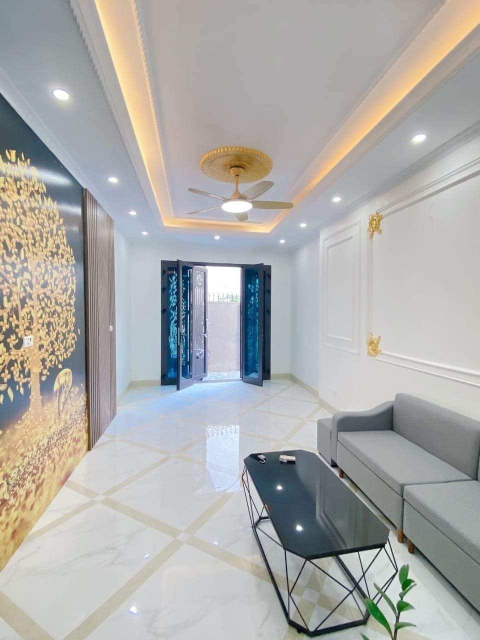 Nhà bán ngõ 1333 Giải Phóng, 5 tầng, ở luôn, 50m, hơn 5 tỷ.