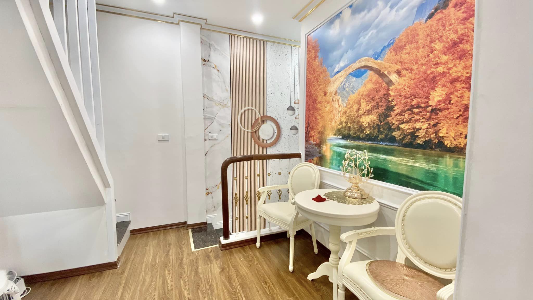 Bán nhà phố Bạch Đằng, sát phố, để lại nội thất, dt 40m2, giá 4.65 tỷ