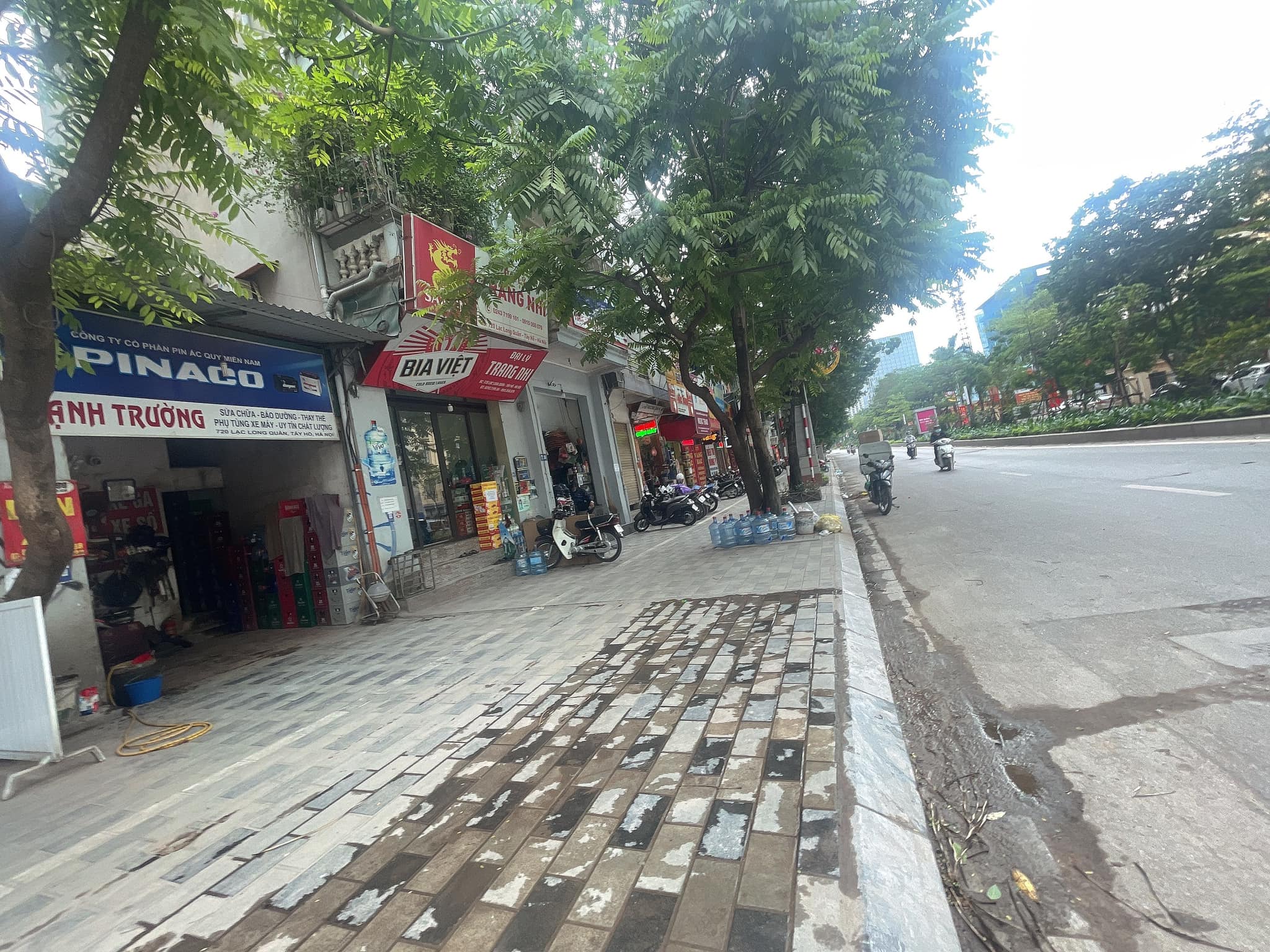 Bán nhà mặt phố Lạc Long Quân vỉa hè 5m kinh doanh café gần Lotte 75m2 MT 6.5m 15.5 tỷ