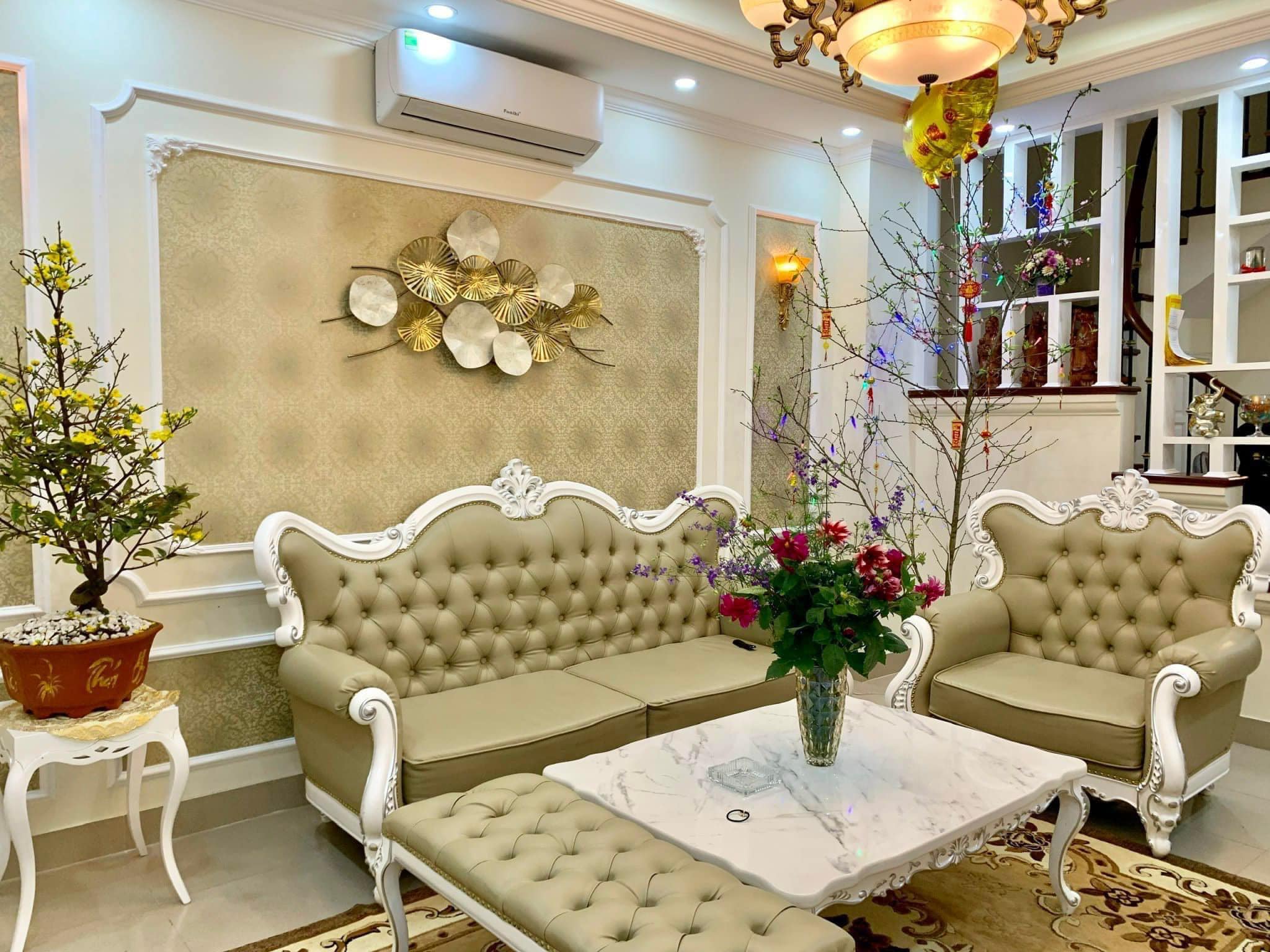 OTO ĐỖ CỬA - THÔNG SỐ ĐẸP - TẶNG TOÀN BỘ NỘI THẤT NHẬP KHẨU - MẶT TIỀN KHỦNG - THIẾT KẾ ĐẸP HIỆN ĐẠI.