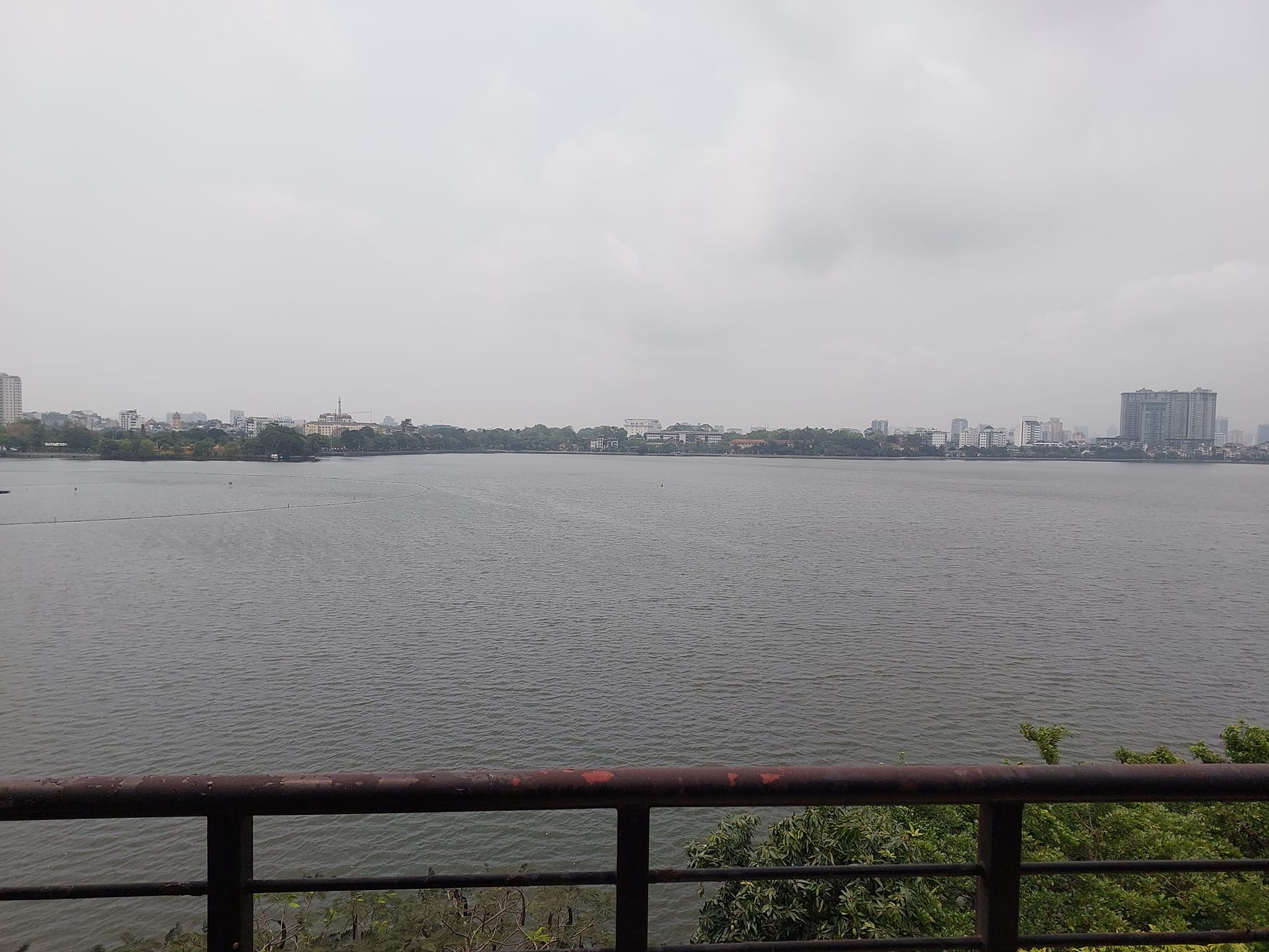 BÁN NHÀ MẶT PHỐ VEN HỒ TÂY. VỈA HÈ KD. VIEW TRỌN HỒ TÂY. DT 68M2. GIÁ 42,5 TỶ