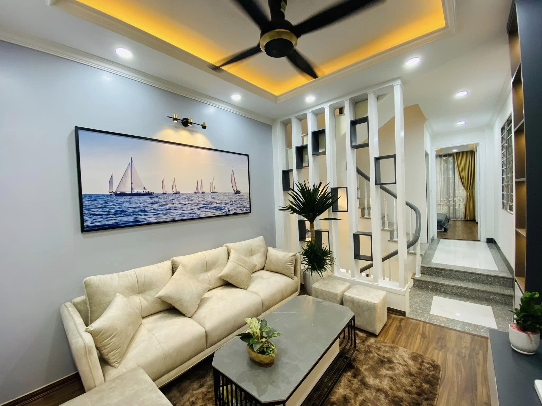 Cần bán nhà tại ngõ 160 Lương Thế Vinh, Thanh Xuân. Phân lô, ôtô vào nhà. DT 40m2*5T.Giá 6,38tỷ.