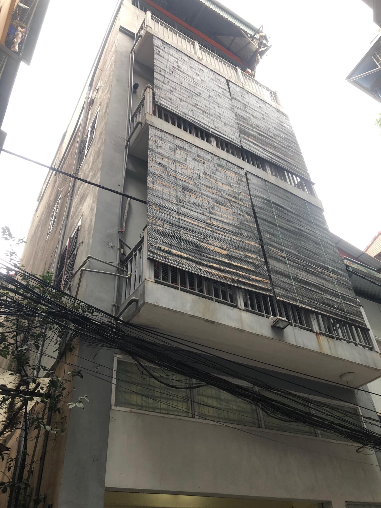 BÁN NHÀ LÔ GÓC - Ô TÔ - TT QUẬN ĐỐNG ĐA - GIÁ RẺ CHỈ CÓ 1