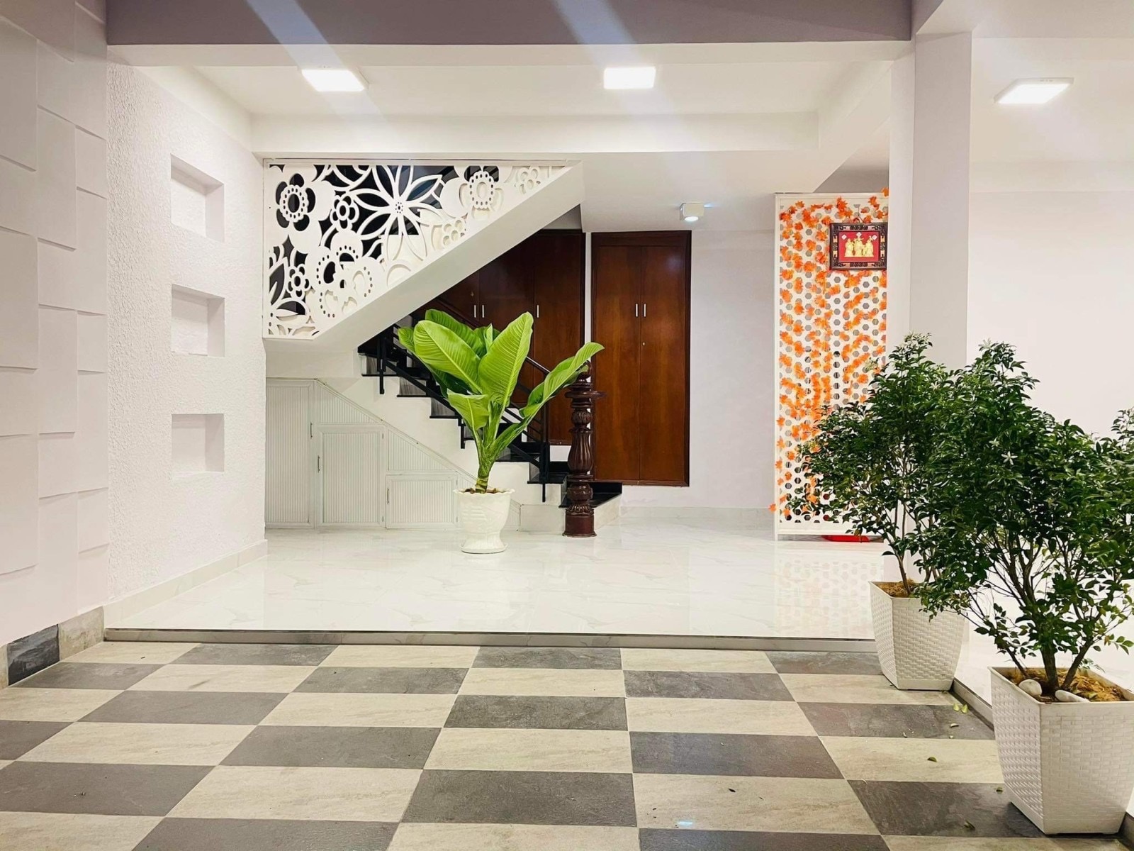 BÁN BIỆT THỰ MINI ĐỒNG ĐEN. TÂN BÌNH.56M2.5TẦNG.9TỶ8