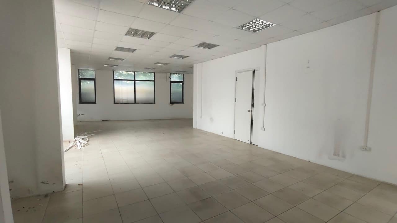 Cho thuê nhà mặt phố Võ Chí Công 100 m2 3 tầng mặt tiền 9 m giá 60 tr