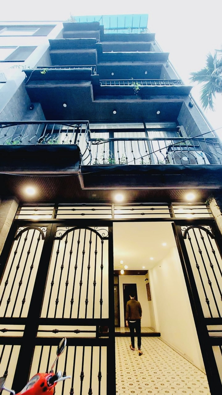 Bán nhà trung tâm phố Lạc Long Quân, Tây Hồ. 6 tầng thang máy, 2 thoáng vĩnh viễn, KD aparment, online, văn phòng, view đỉnh. Nhà mới ở luôn.