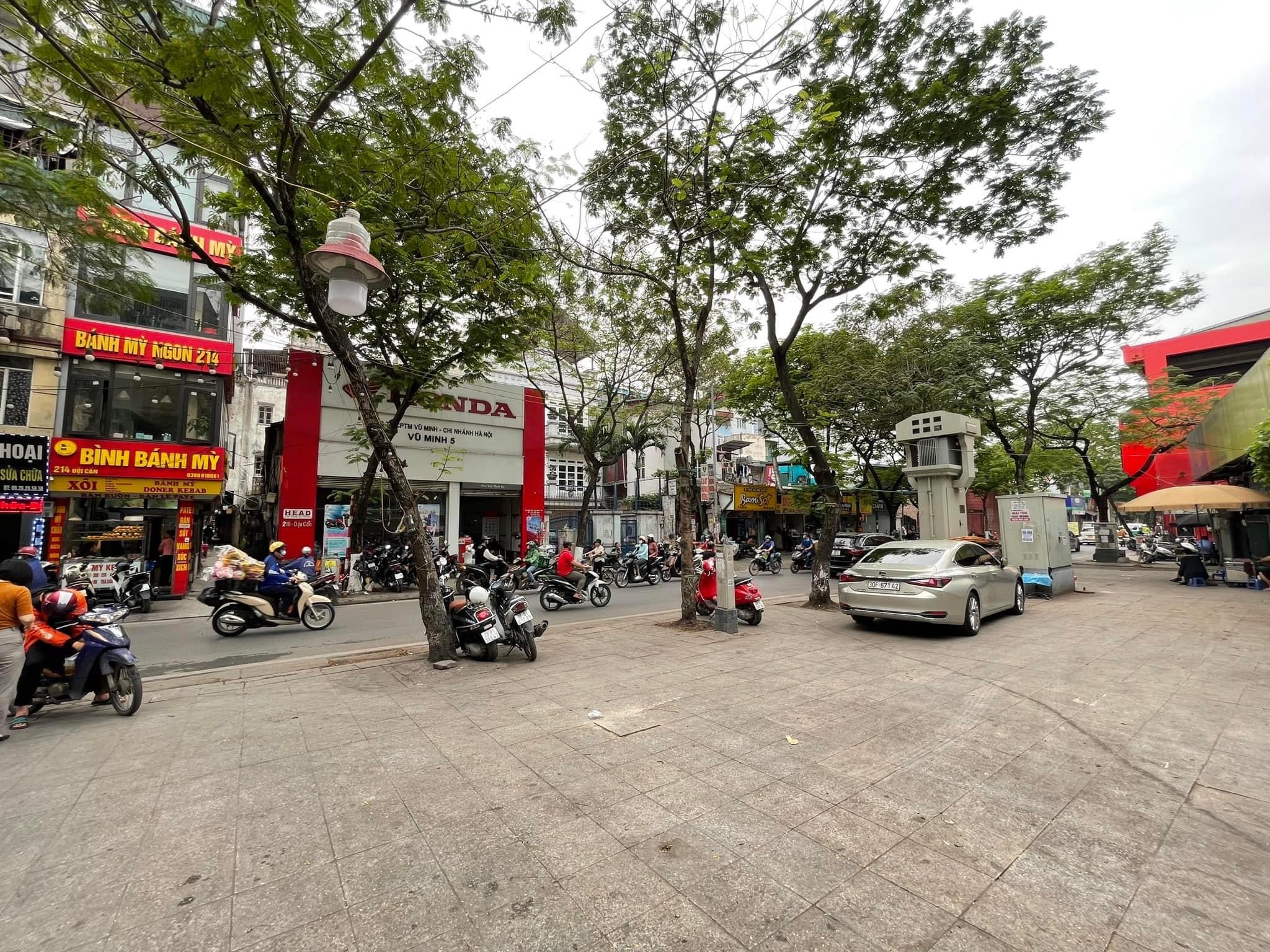 Nhà mặt phố Cự Lộc - Thang máy hiện đại