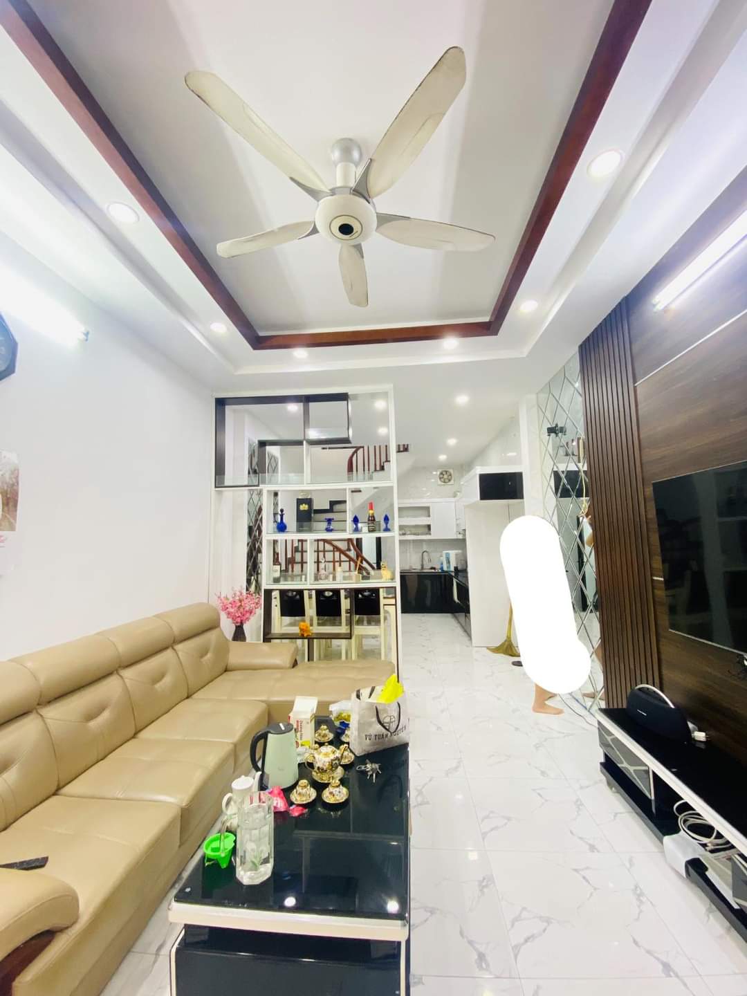 Bán nhà Đền Lừ: 40m x5T, nhà đẹp , ô tô 7 chỗ vào,full nội thất. –7,88 tỷ