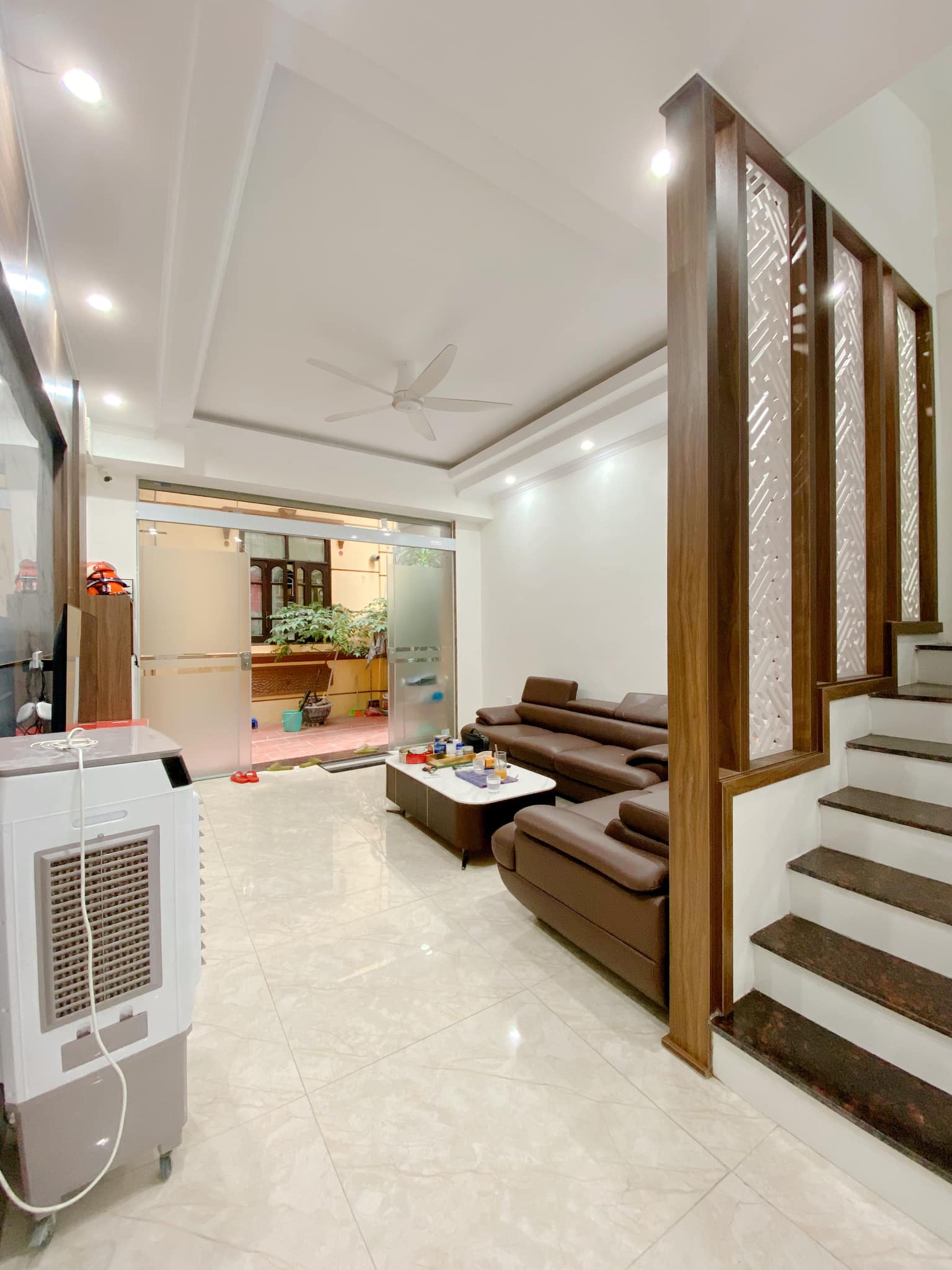 Cần bán gấp siêu phẩm ngõ 44 Trần Thái Tông 58m2, 5T, lô góc, 3 thoáng, 6.4 tỷ