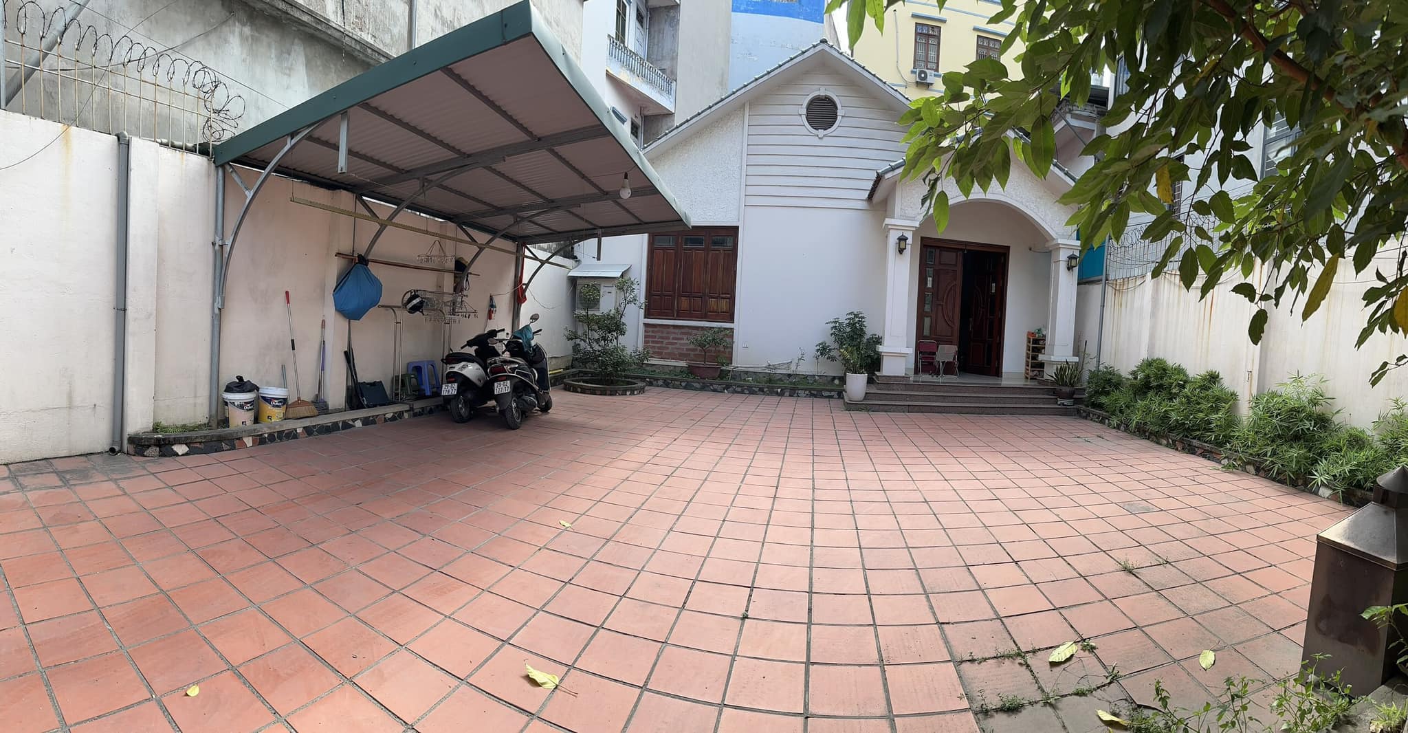 BÁN ĐẤT TẶNG NHÀ TẠI PHỐ LẠC LONG QUÂN TÂY HỒ LÔ GÓC OTO 260 M2 MT9 M GIÁ 35 TỶ