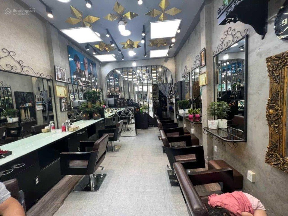 Cho thuê nhà MT Cao Thắng. S: 4,5*14m. Trệt, 3 lầu. Giá: 60 tr/th (TL)