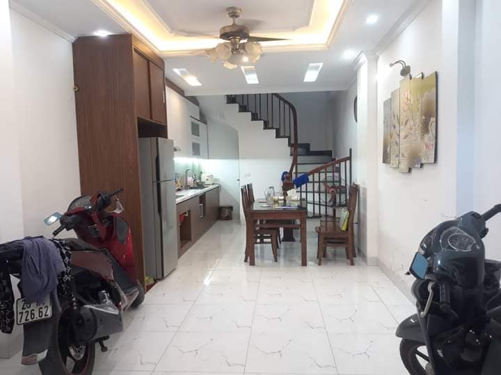 + Siêu phẩm oto đổ cổng - Ngô Gia Tự - Long Biên ,40 m2 - 3.x tỷ