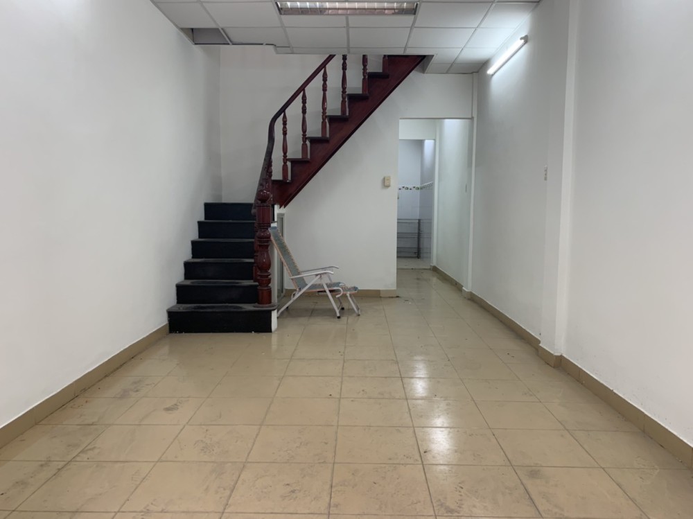 Nhà bán đường CMT8, P13, Q10. 3.7mx15m(57m2), 2 tầng, giá chỉ 5,5 tỷ, giá rẻ đầu tư.