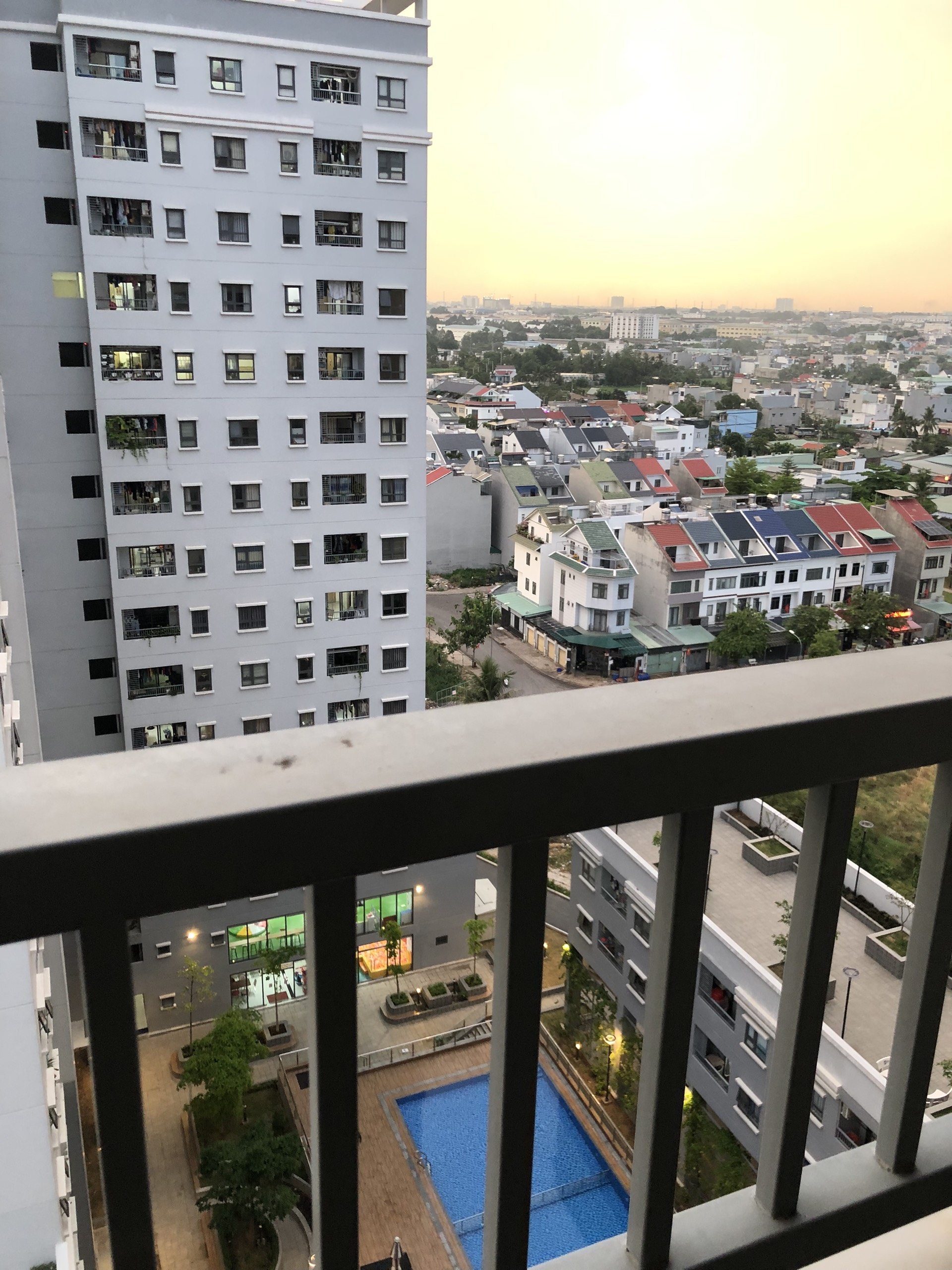 Cho thuê căn hộ 70m2 với 2 Phòng, đầy đủ nội thất