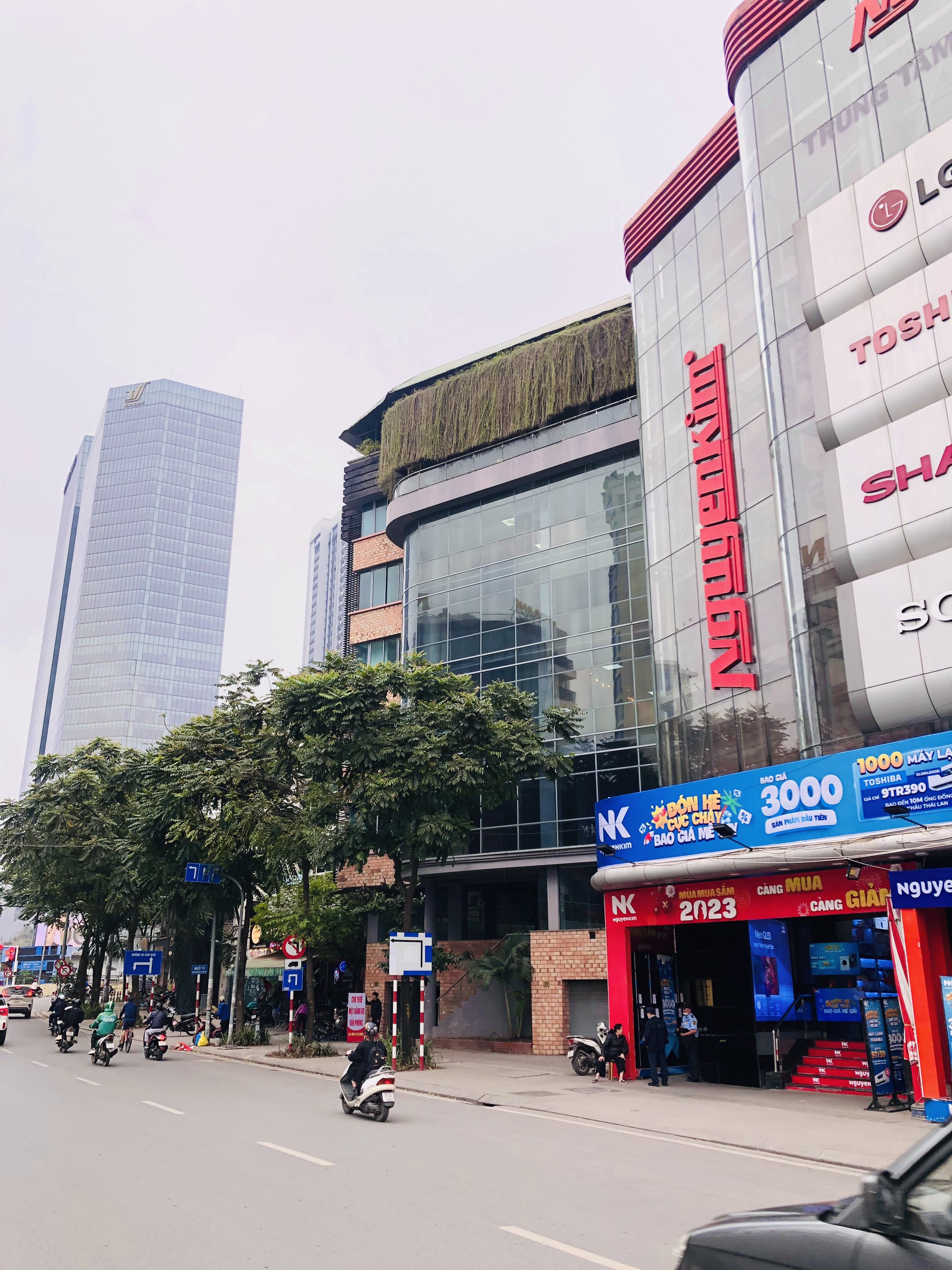 Tòa nhà Nguyễn Chí Thanh Ba Đình 160m2x8T MT 18m kinh doanh văn phòng coffe