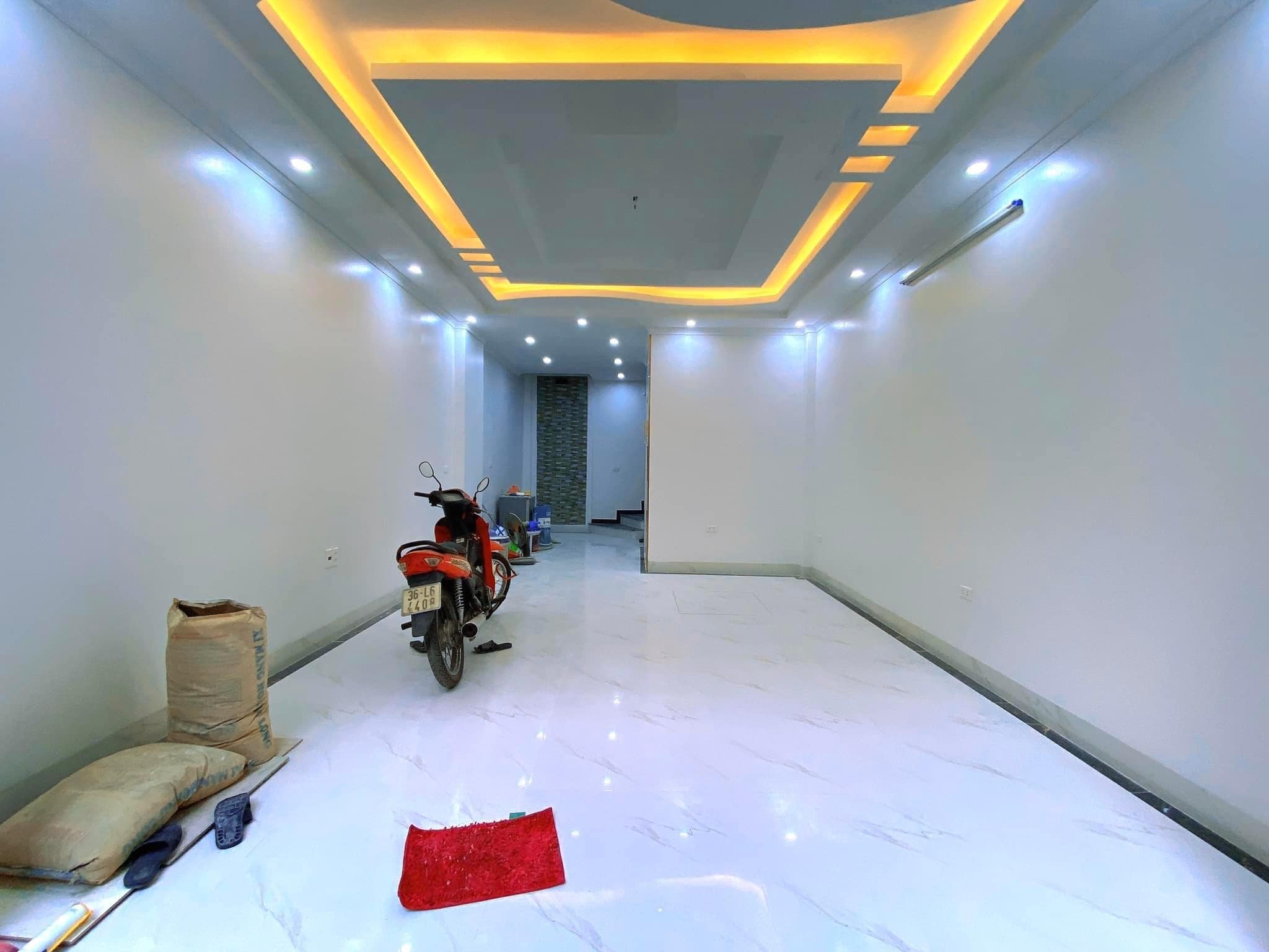 6 TẦNG THANG MÁY - NHÀ MỚI - TRUNG TÂM GẦN PHỐ - NGÕ THÔNG THOÁNG.