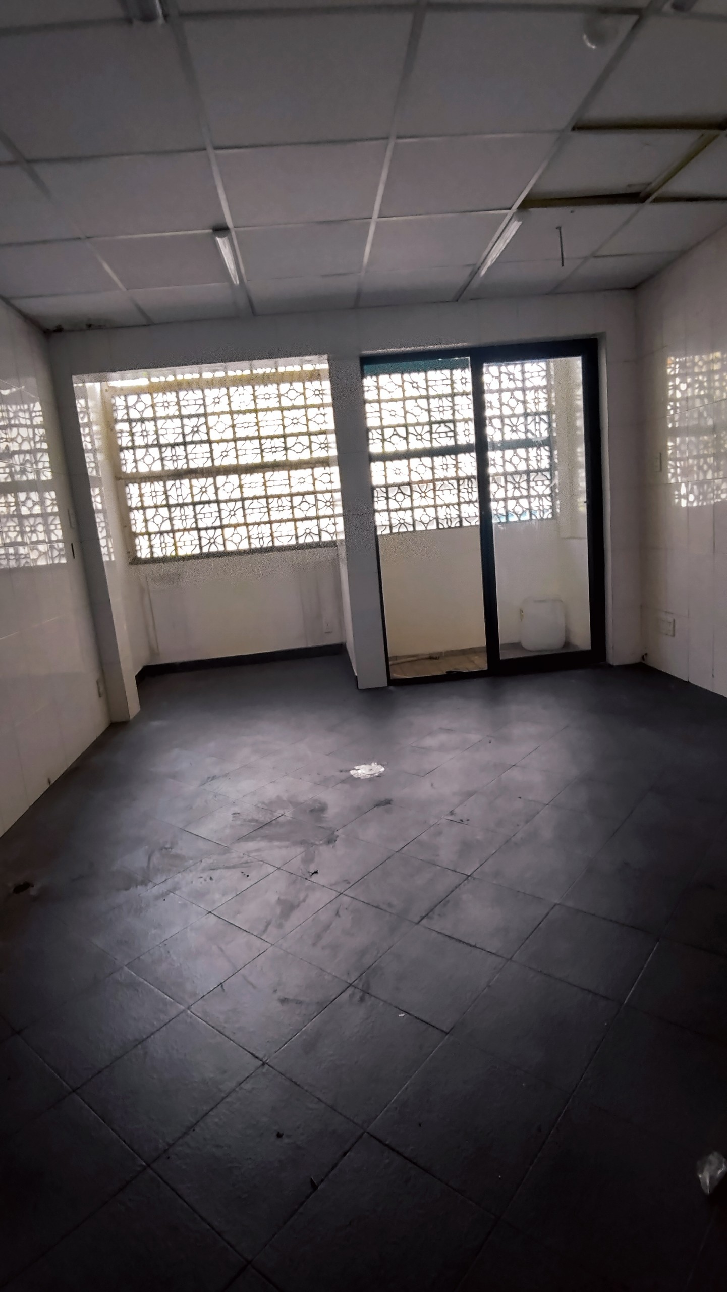 Cho thuê nhà MT Đặng Thị Nhu. DT:4x13m. Cho KD tự do. Giá: 70 tr/th (TL)