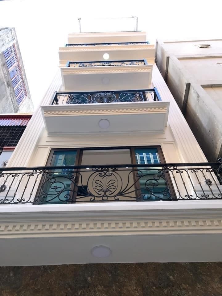 Bán Nhà 131 #THÁI_HÀ 42m2 XE TẢI ĐỖ CỬA. Phân Lô. 4 Ngủ 2 Thoáng. Full Nội Thất 6.8 tỷ