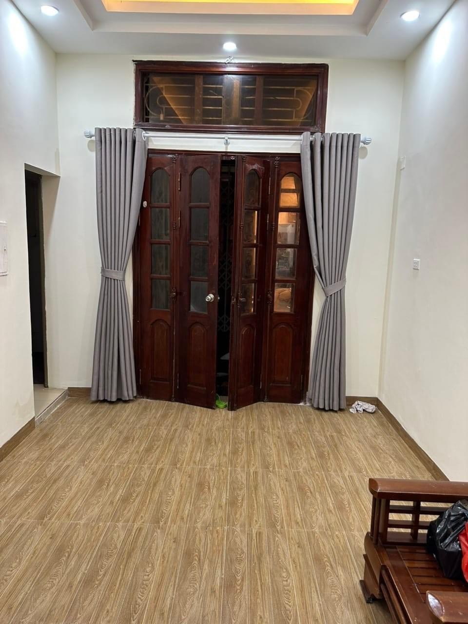 BÁN NHÀ XUÂN THUỶ QUẬN CẦU GIẤY - 34M 5 TẦNG MT 4M - SIÊU HIẾM 6 NGỦ NGÕ NÔNG BA GÁC TRÁNH XE MÁY GẦN Ô TÔ