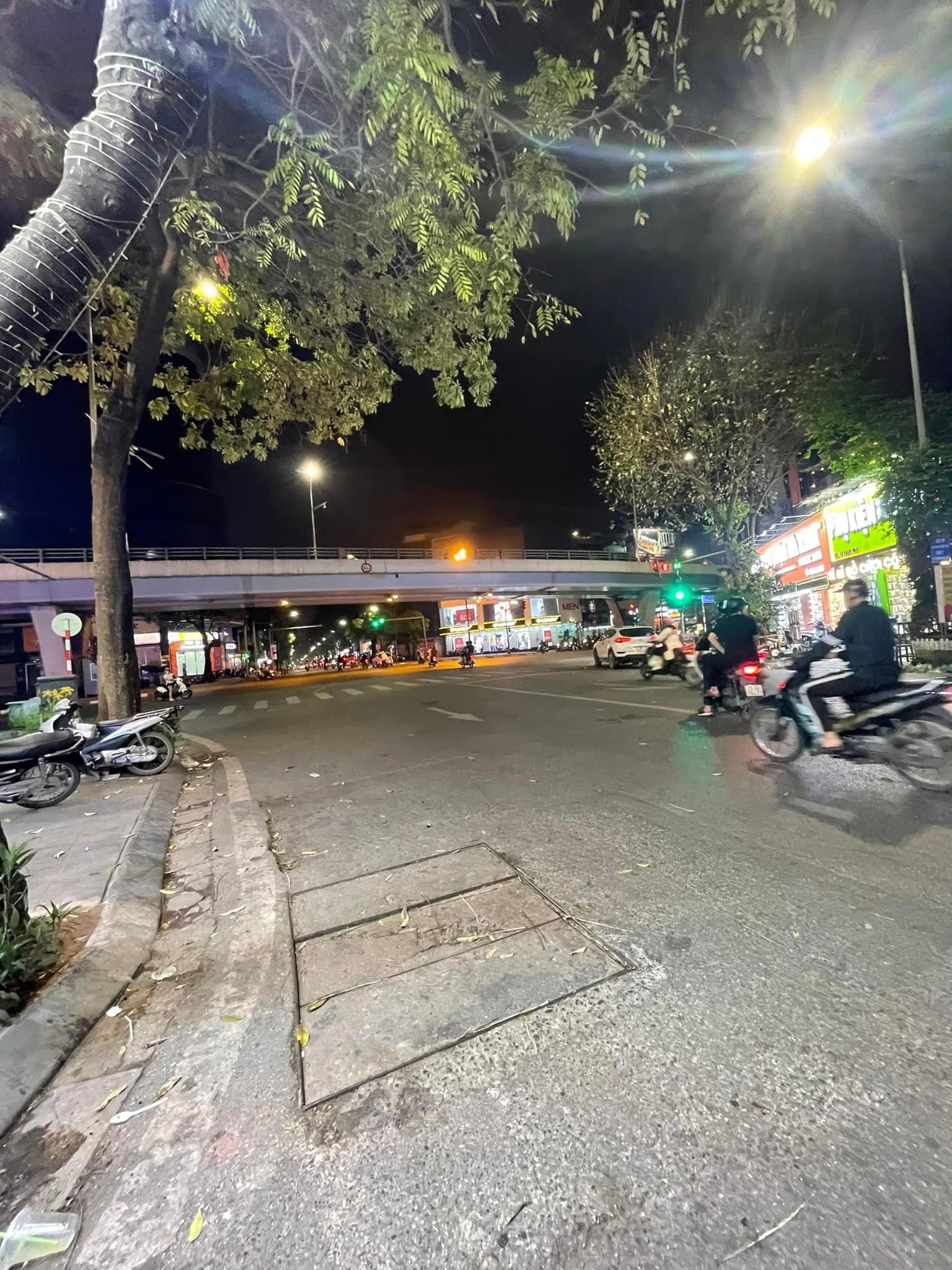 Bán nhà mặt phố Đê Tô Hoàng- Bạch Mai 52m-4 tầng -6,5 tỷ( thương lượng khách thiện chí) -Khu vực kinh doanh