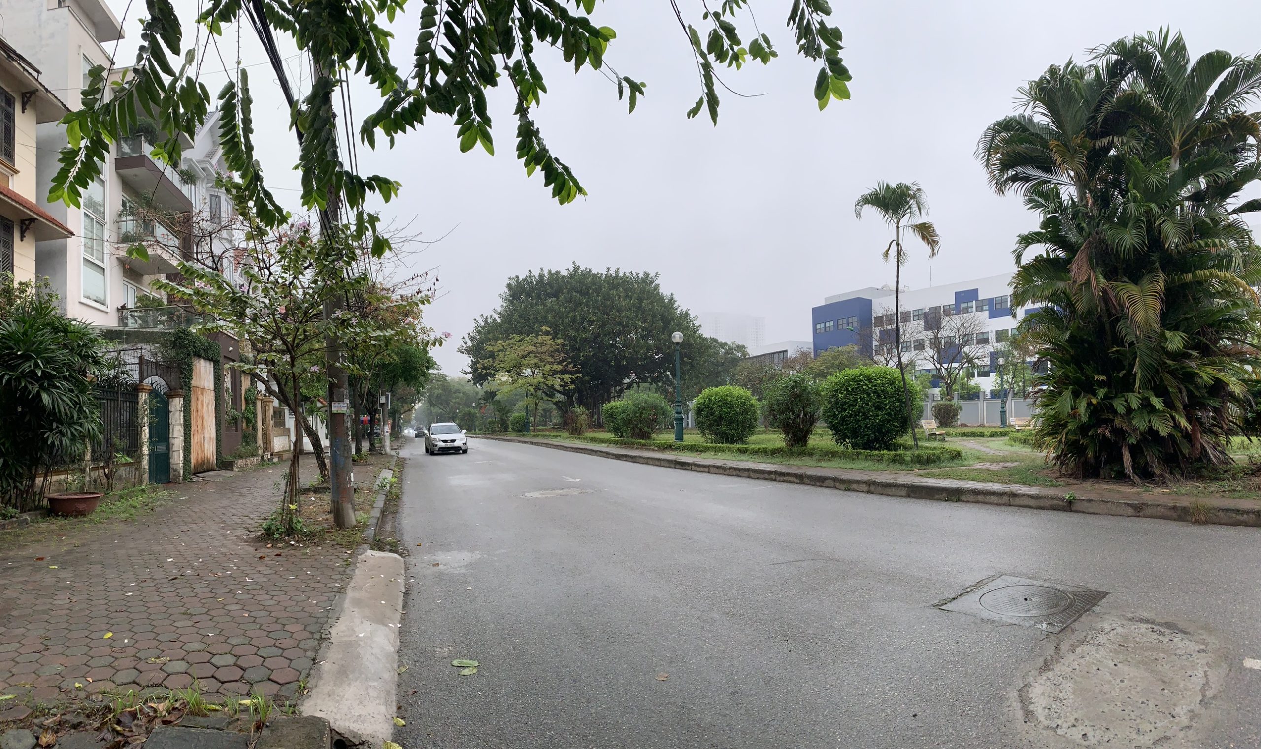 Giảm Sốc 7 tỷ. Bán Nhà Mặt Đường Đôi Nguyễn Công Thái Đại Kim Hoành Mai. 240m2, MT 12m, 4 Tầng. 2 Mặt Tiền Trước Sau.