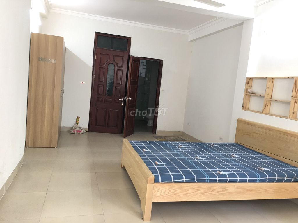 Cho thuê phòng trọ Ngõ 1194 Chùa Láng 35m²