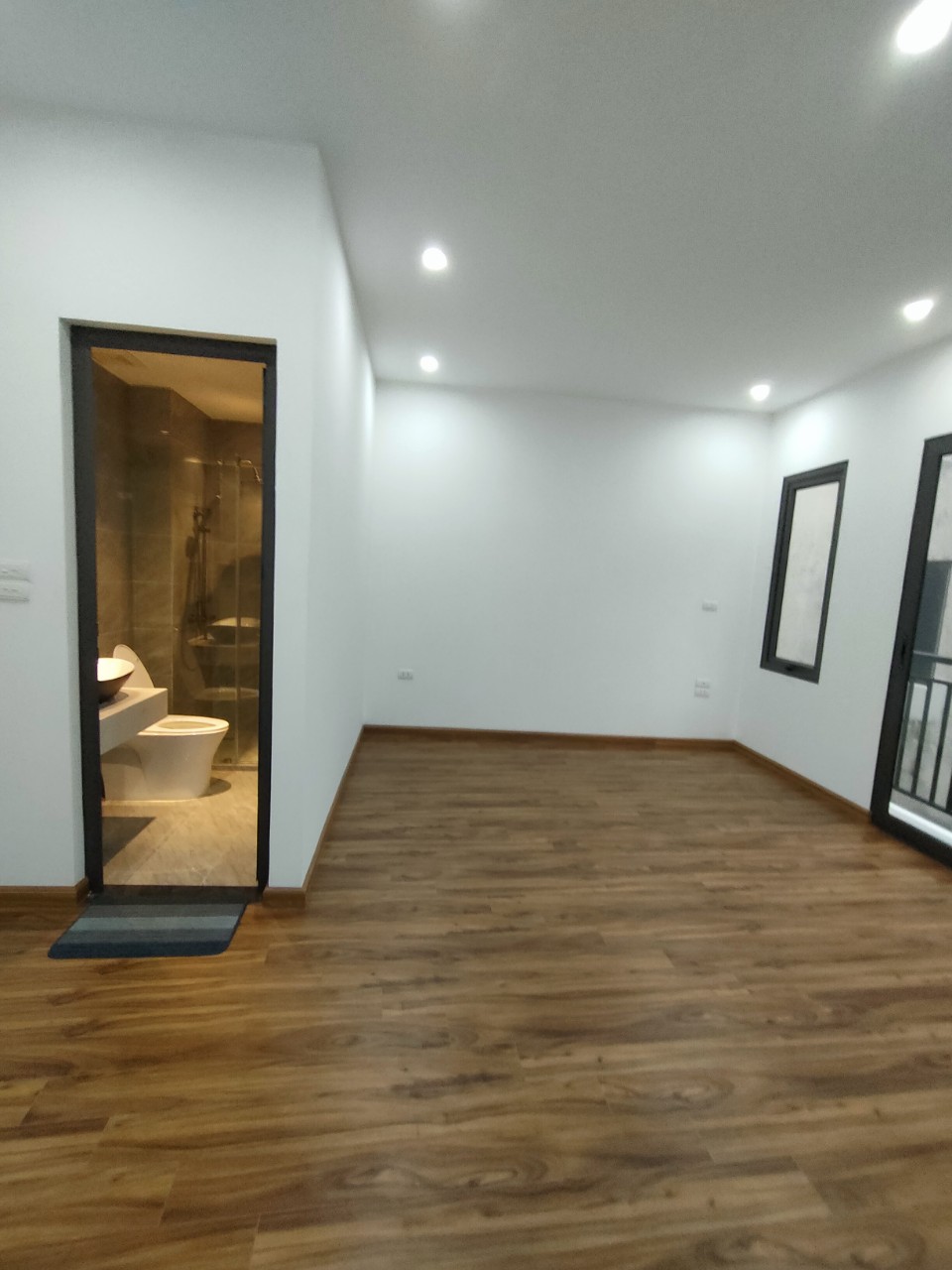 Bán gấp nhà phố Thái Hà,42m x 4 tầng,oto đỗ cổng,50m ra mặt phố.