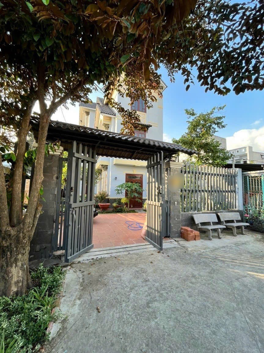 SIÊU PHẨM BIỆT THỰ SÂN VƯỜN HIỆP BÌNH PHƯỚC - NGAY KHU HỒNG LONG - 3 TẦNG CỰC ĐẸP - XUNG QUANH TRỒNG CÂY CẢNH THOÁNG MÁT