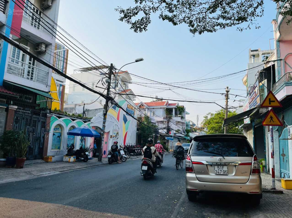 Nhà Quận Tân Phú, mặt tiền đường kinh doanh, 60m3, 3 tầng giá nhỉnh 7 tỷ.