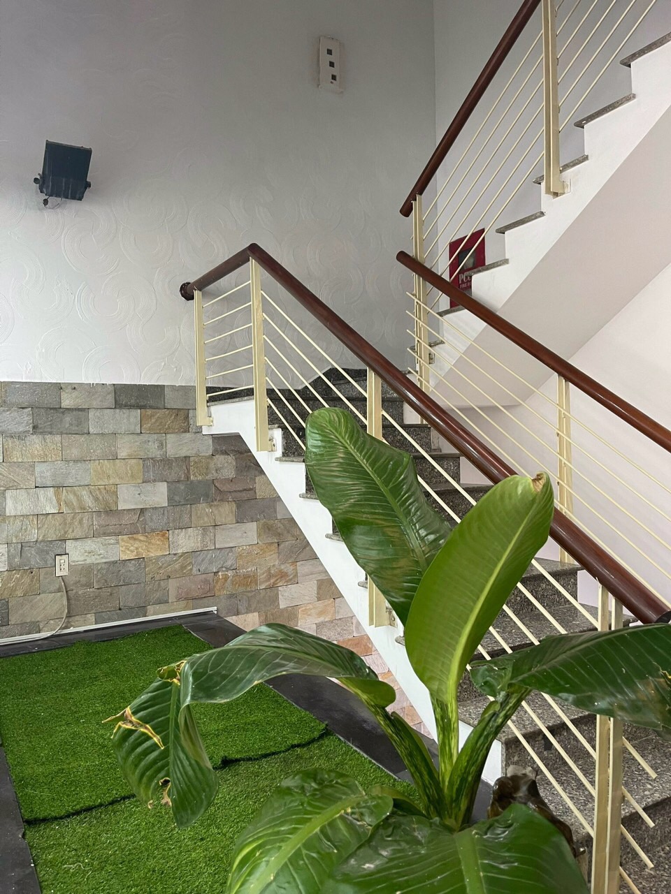 Bán nhà mặt tiền đường Phương Sài 20 tỉ hỗ trợ vay 19,5 tỉ