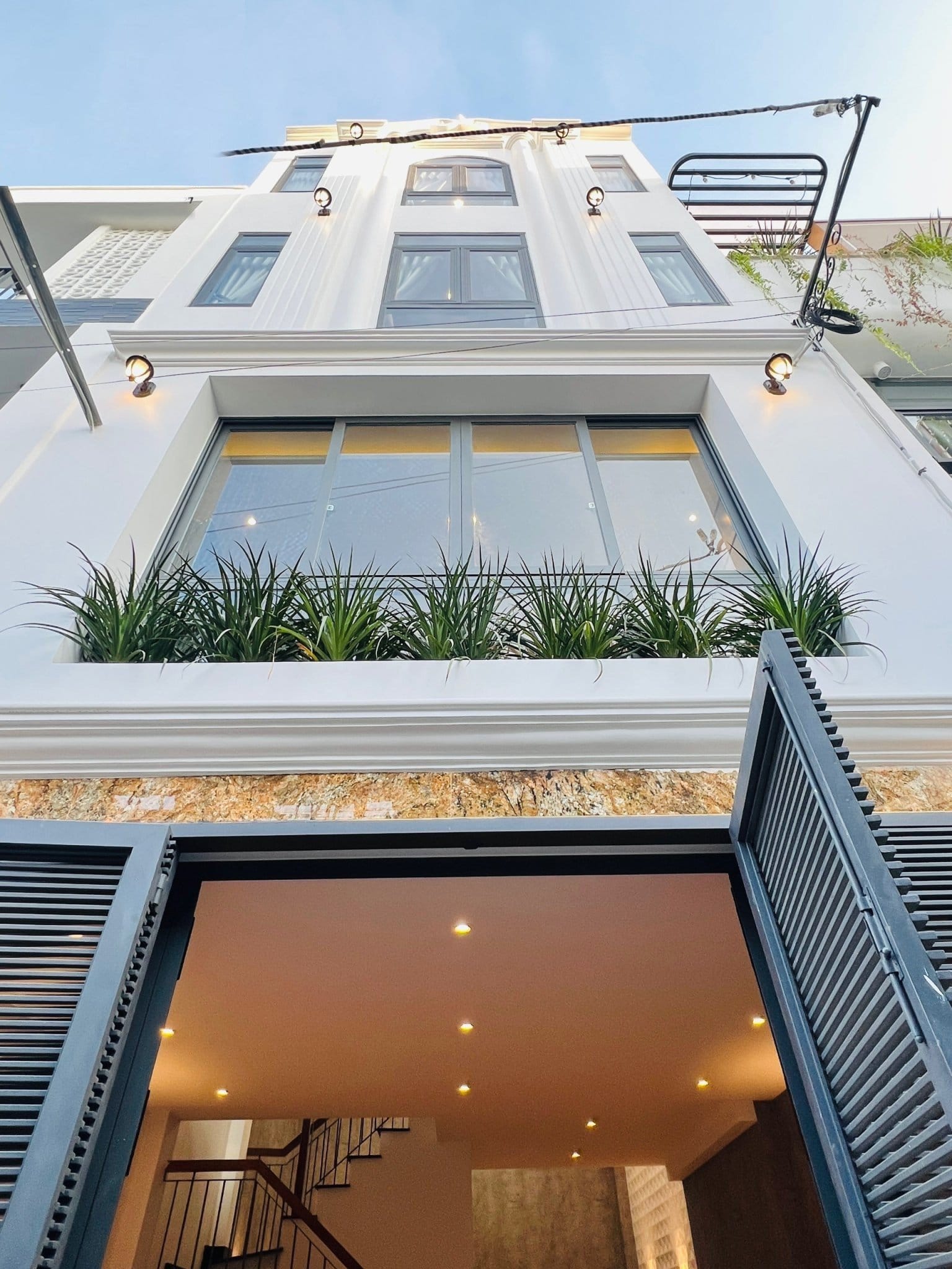 TRUNG TÂM GÒ VẤP-KHU VỰC CAO CẤP PHẠM VĂN CHIÊU-NHÀ MỚI 4 TẦNG-TẶNG FULL NỘI THẤT CAO CẤP-HẼM XE HƠI-DT 43M2