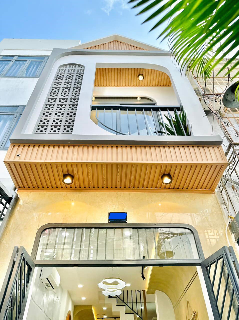 TRUNG TÂM GÒ VẤP-NGAY VÒNG XOAY-NHÀ MỚI 2 TẦNG BTCT-TẶNG FULL NỘI THẤT-HẼM AN NINH-DT 30M2-