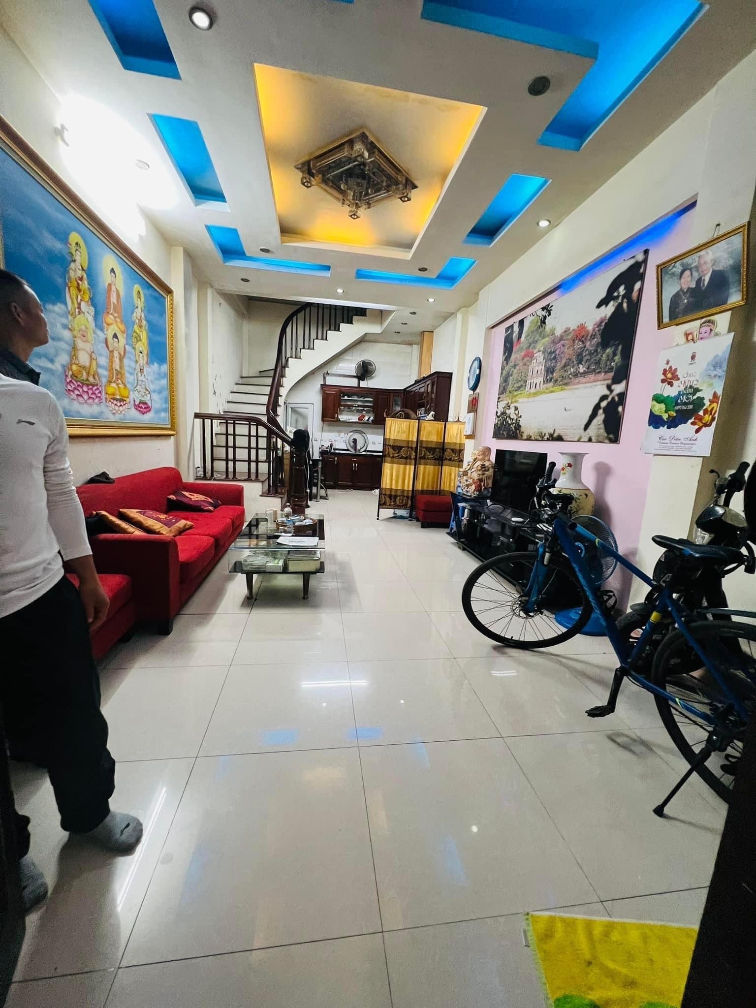 Bán nhà ngã tư sở, thanh xuân, phân lô ô tô, kinh doanh. Dt 40m2, 4 tầng, giá 6.8 tỷ