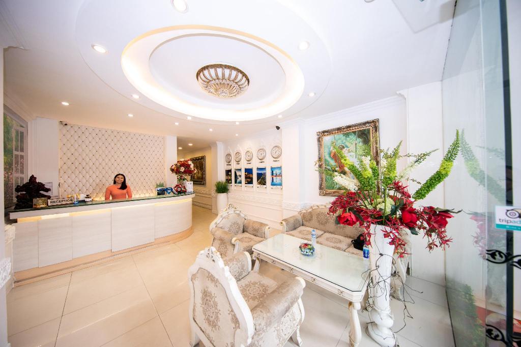 Cần tiền bán gấp nhà đường NTMK, Quận 1, Dt: 3*14, Gía 12 Tỷ .