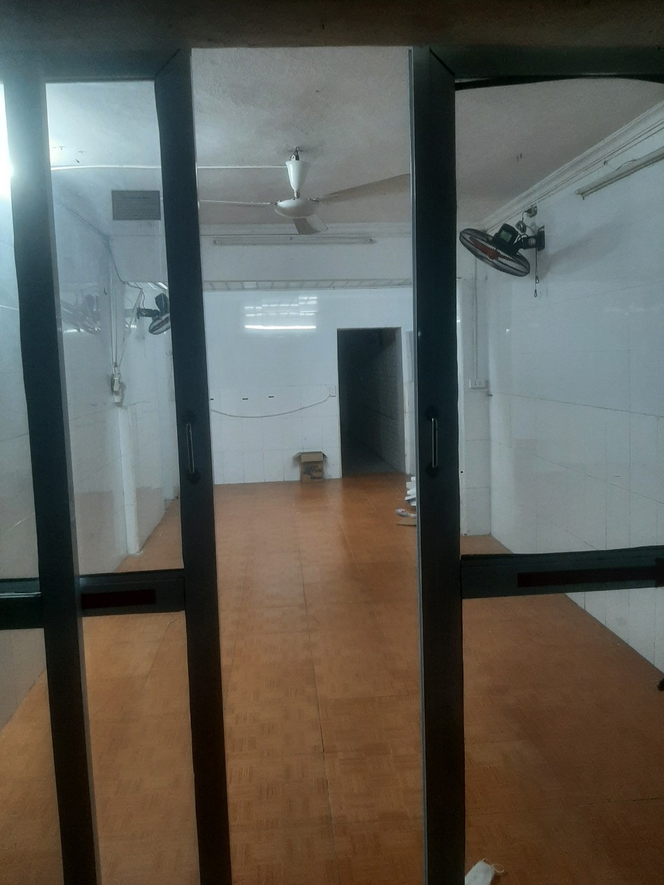 Cho thuê nhà nguyên căn cấp 4 có mặt bằng kinh doanh tại Vĩnh Hồ, Đống Đa. Diện tích 80m2, giá thuê 7,5 triệu/tháng