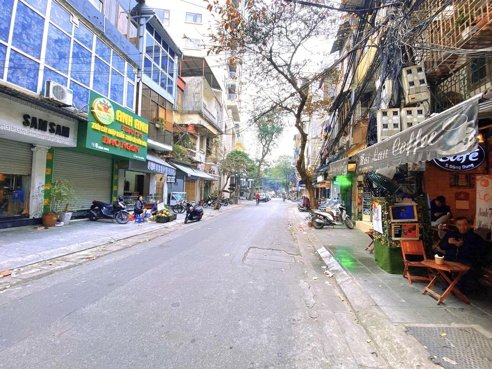 Siêu Hiếm Nhà Ba Đình Mặt Phố Đặng Dung 117m2 x 3 Tầng 32 Tỷ Gần Hồ.