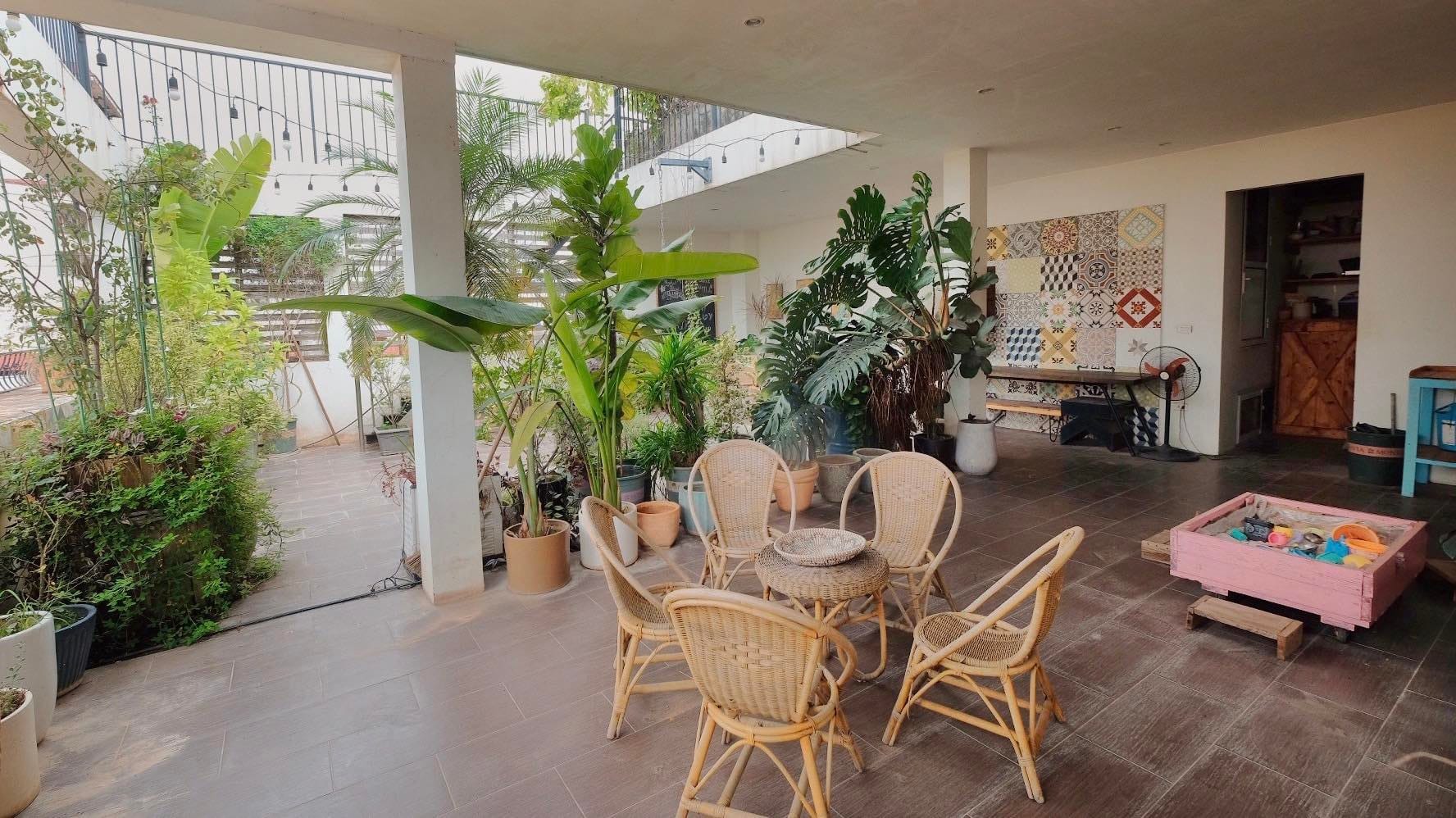 TÒA NHÀ PHỐ VÕNG THỊ GẦN HỒ DÒNG TIỀN 1,3TỶ NĂM 114 M2 X 7 TẦNG MT 10,5 M GIÁ 33,5 TỈ