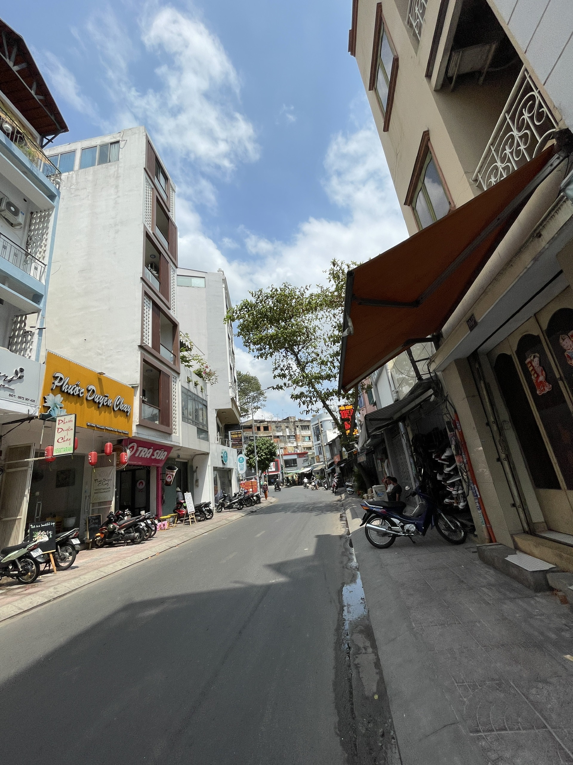 Bán nhà MT Mai Thị Lựu. DT: 4x20.84m. DTCN: 82.73m2. Giá: 28 tỷ (TL)