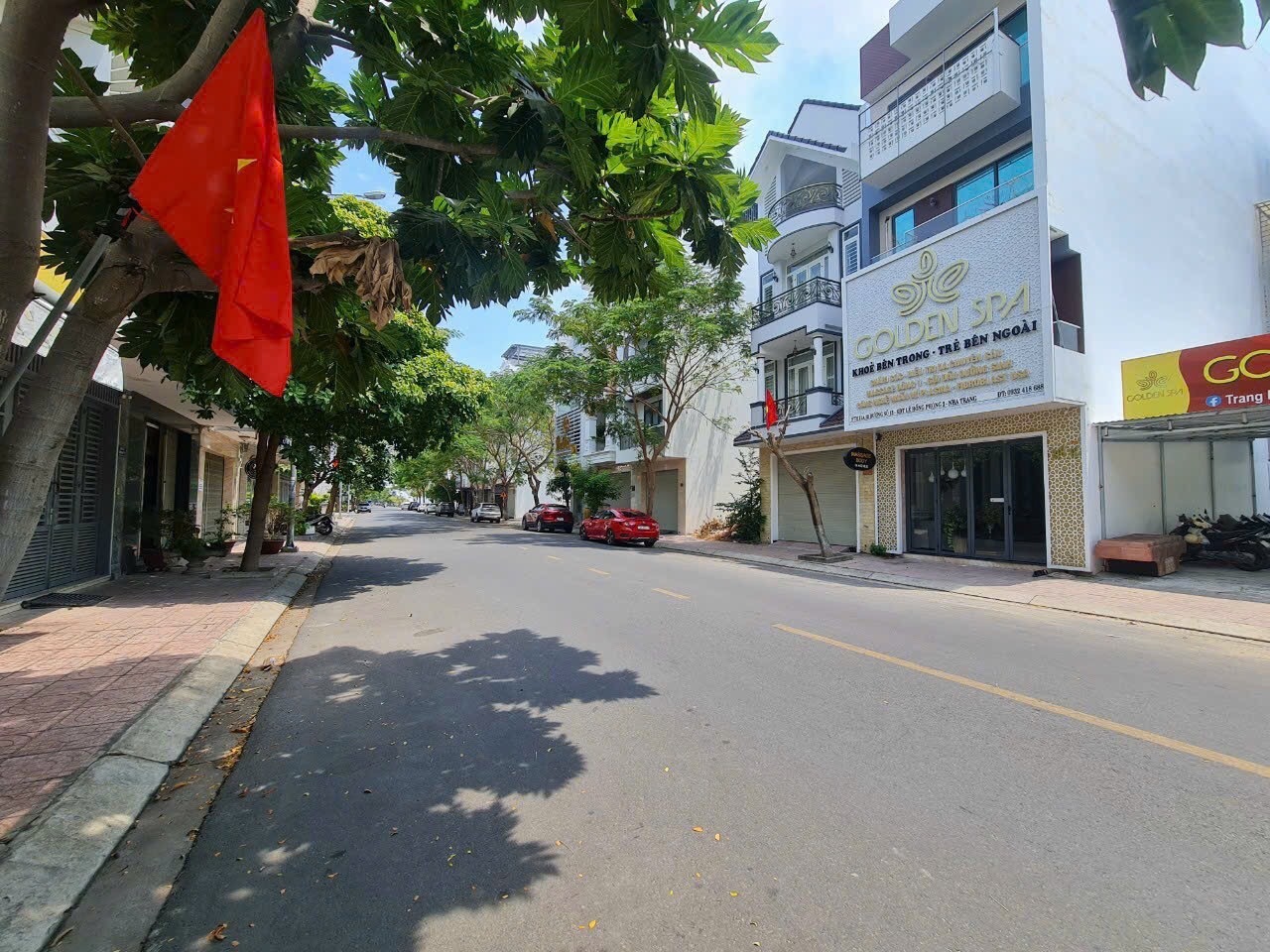 Bán nhà mặt tiền đường số 13 KĐT Hà Quang 2 100m2 3 tầng