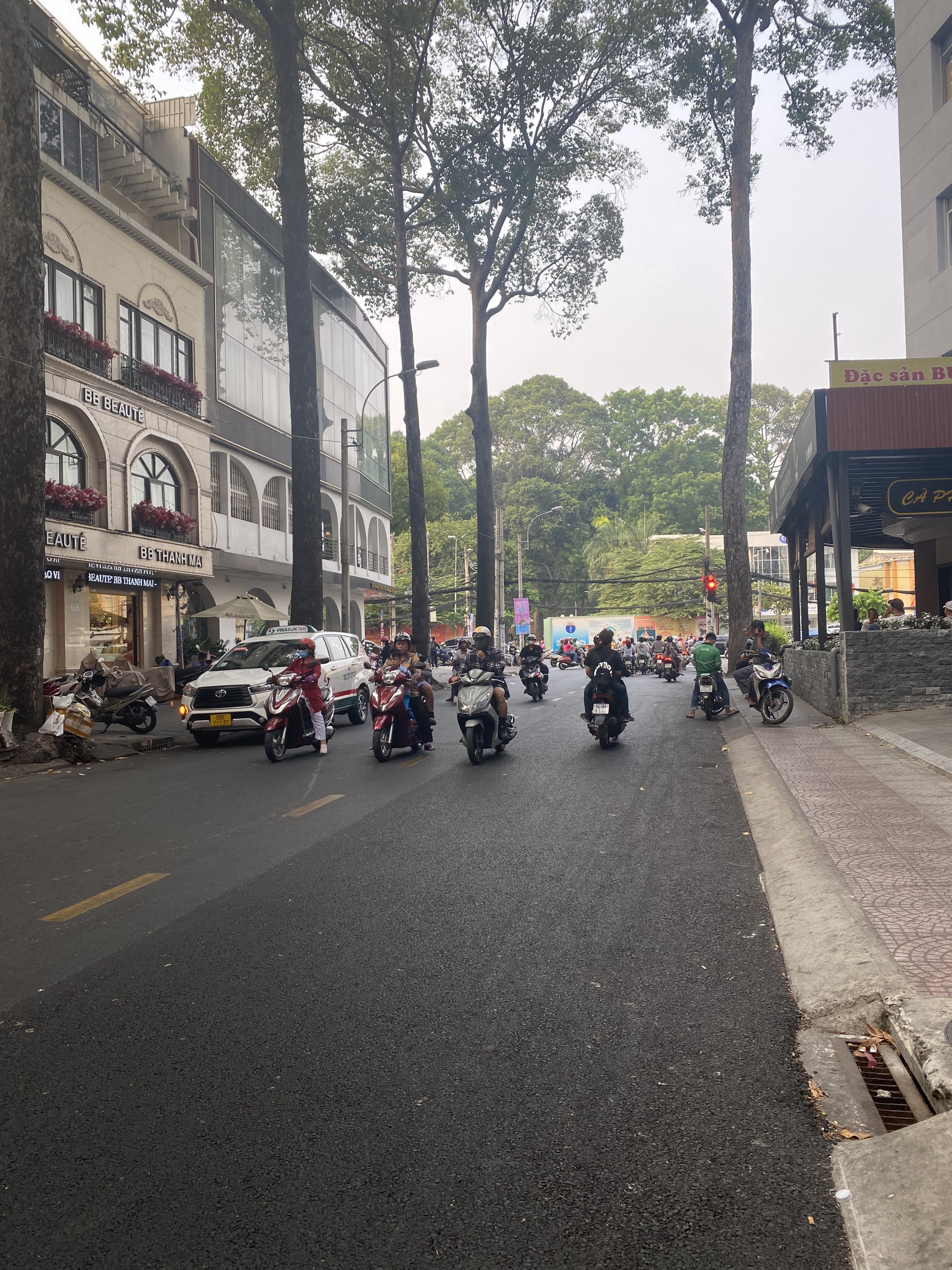 Cho thuê nhà tuyến đường thương hiệu MT Bùi Thị Xuân. Ngang lớn 5.5m. Giá: 120 tr/th